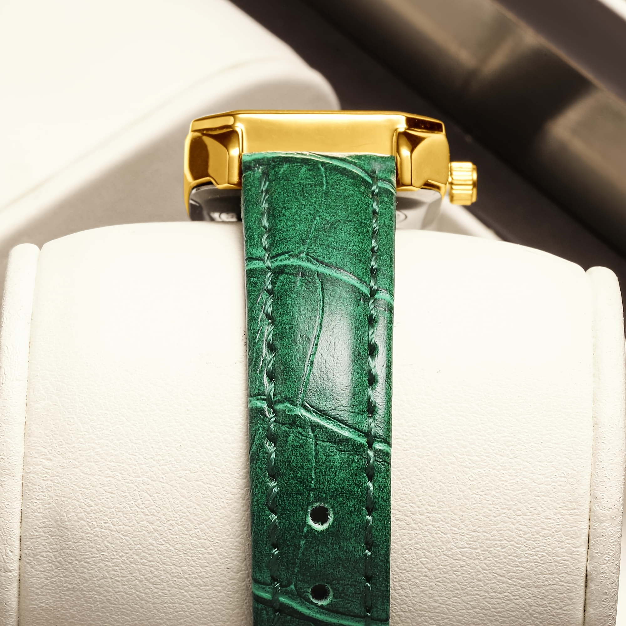 Women's Exquisite Quartz Watch with Textured Dial, Chic Design