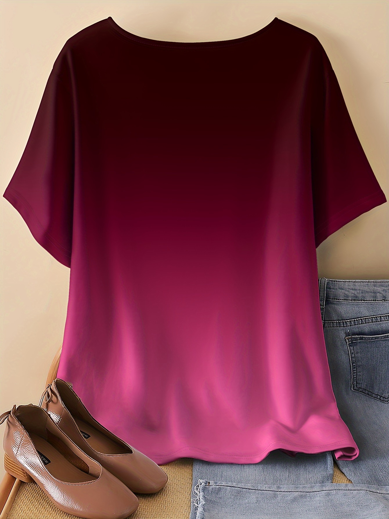 Plus Size, Oriented Plus Size Minimalist Two-Tone Print T-Shirt Spring/Summer Casual Round Neck Short Sleeve Top for Women, No Accessories Included