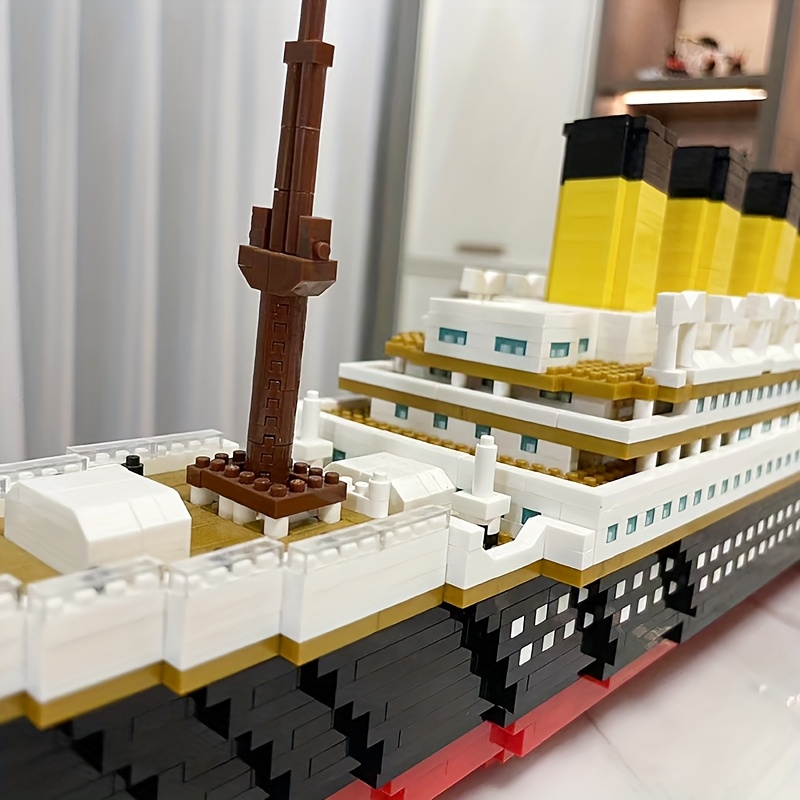 3800+ Building Blocks Titanic Model - RMS Titanic Ship Construction, with Yellow lifeboats, Dark funnels - Educational Historical Project, Birthday/Christmas Gift for Adults & Teens - Display Case Compatible, Collectible Model, Mythical Elegance, Intricate Craftsmanship