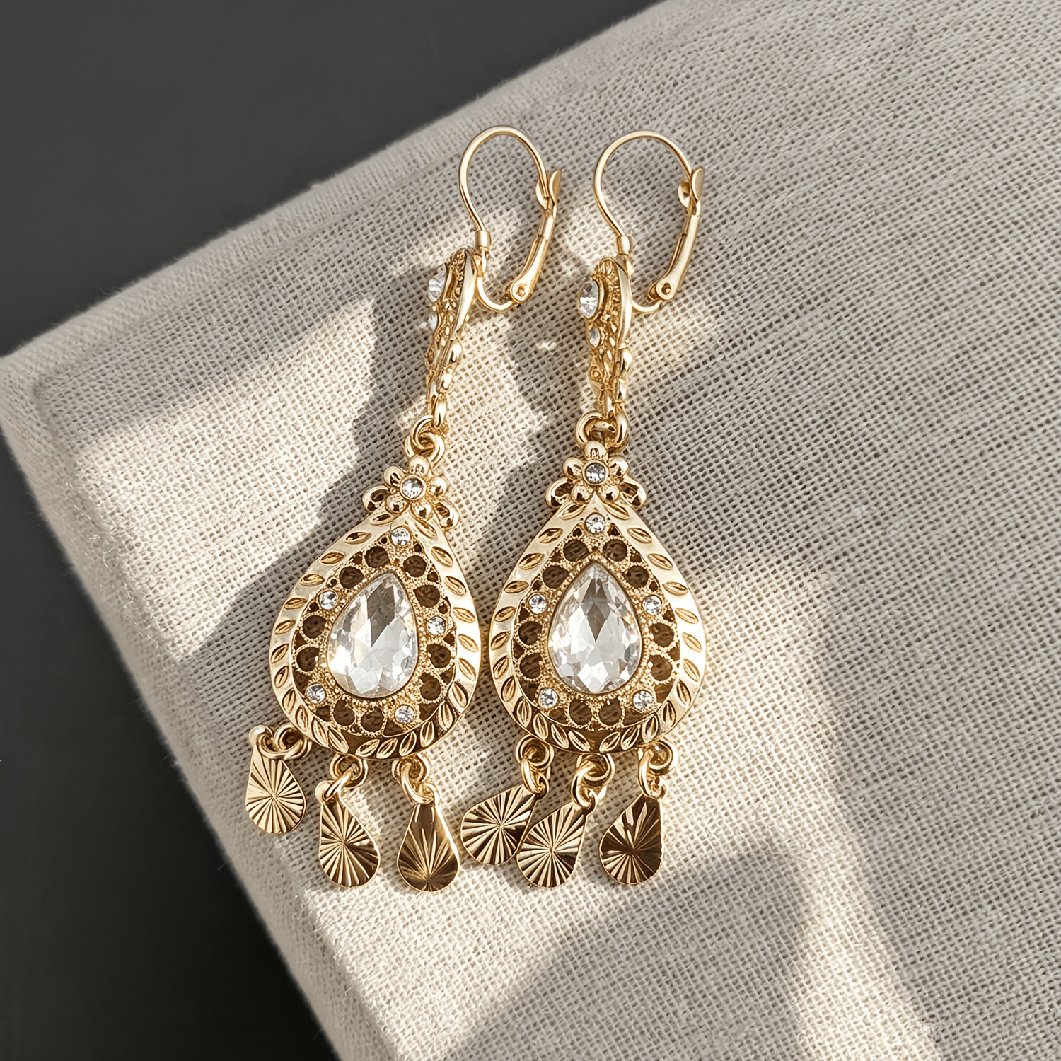 Women's Retro Alloy Hollow Water Drop Pendant Tassel Earrings