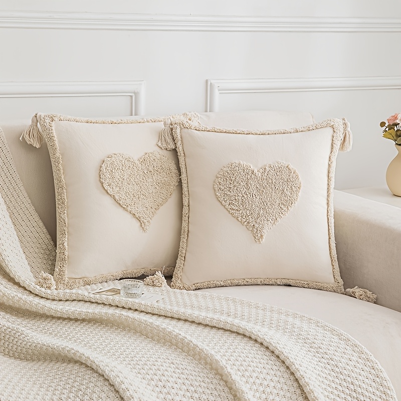 

2pcs, Beautiful Valentine's Day Love Tufted Pillowcase, High Quality Fabric, Soft And Touch, Tufted Love Pattern, Valentine's Day Warm . Suitable For Bedroom, Living Room Or Sofa, Without Pillow