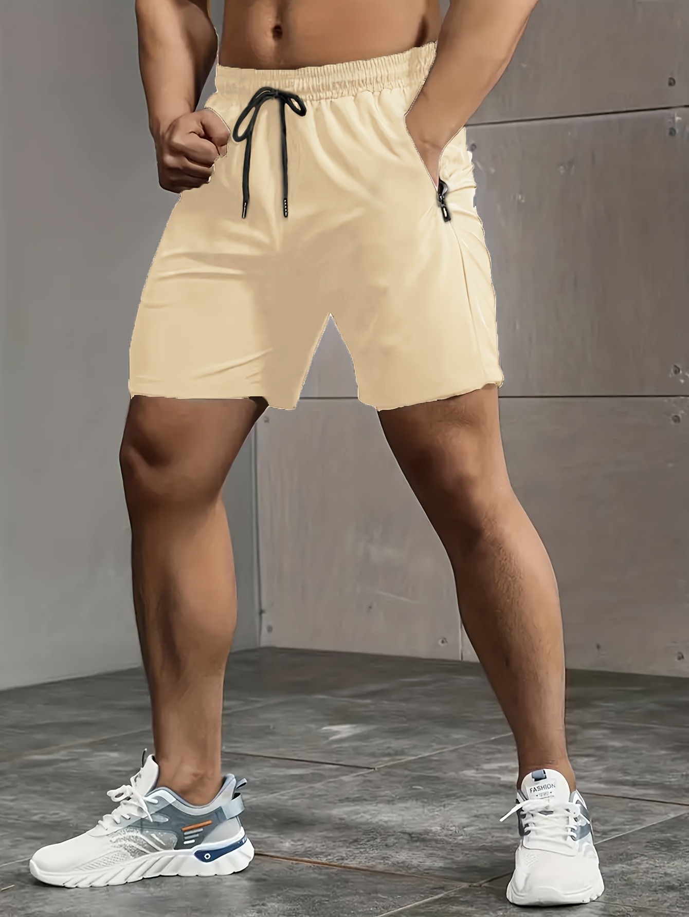 A Pair of Men'S Casual And Minimalist Style Comfortable Shorts, Featuring Letter Print Pockets And Drawstrings, Suitable for Summer Outdoor Fitness Wear, Quick-Drying Comfortable Shorts with Slightly Stretchy Elastic Waistband And Drawstring, Ideal for Gym Workouts in The Summer.