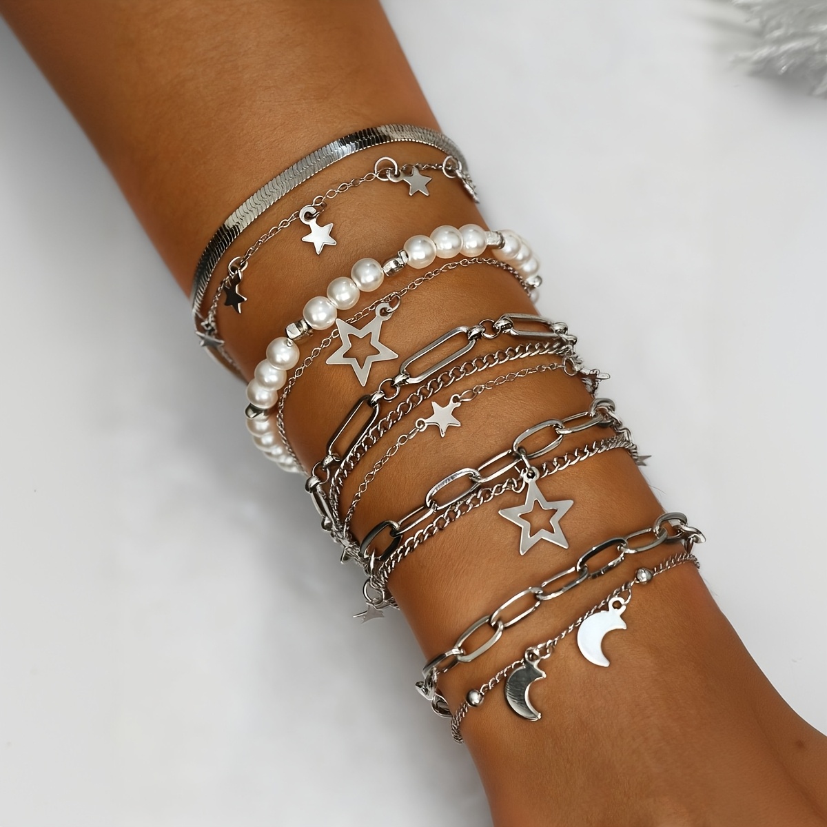 Image of 5pcs Stylish And Versatile Layered Star And Moon Pendant Multi-chain Bracelet Set, Suitable For Women' Wear, Parties, And Commuting. Ideal As Accessories