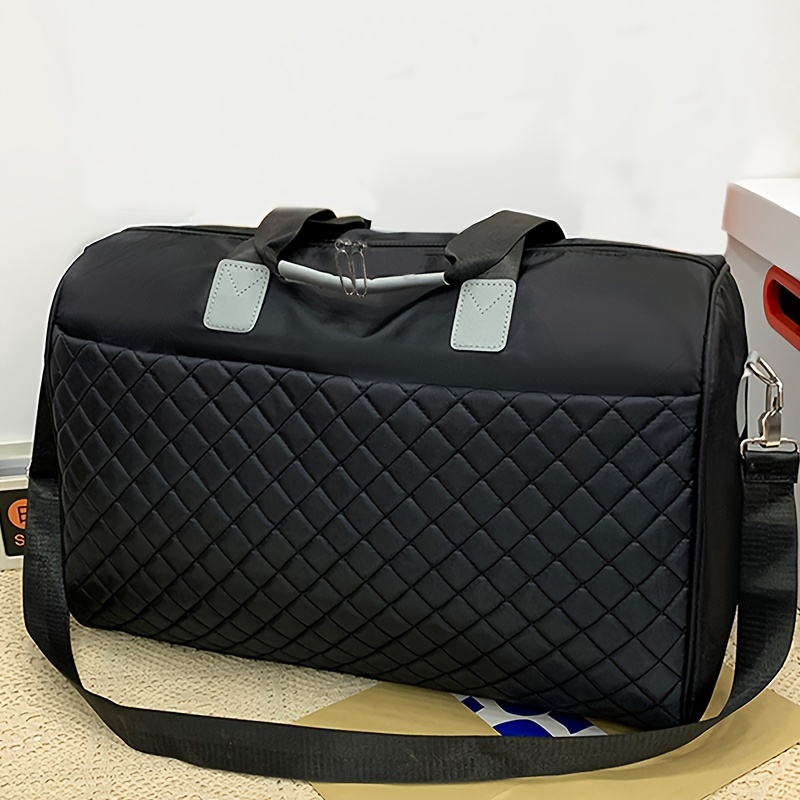 

Quilted Travel Bag, Unisex Large Capacity Casual Lightweight Bag, Handheld & Shoulder Strap, Perfect For Business Trips, Gym & Swimming, With Random Zipper & Hook Design