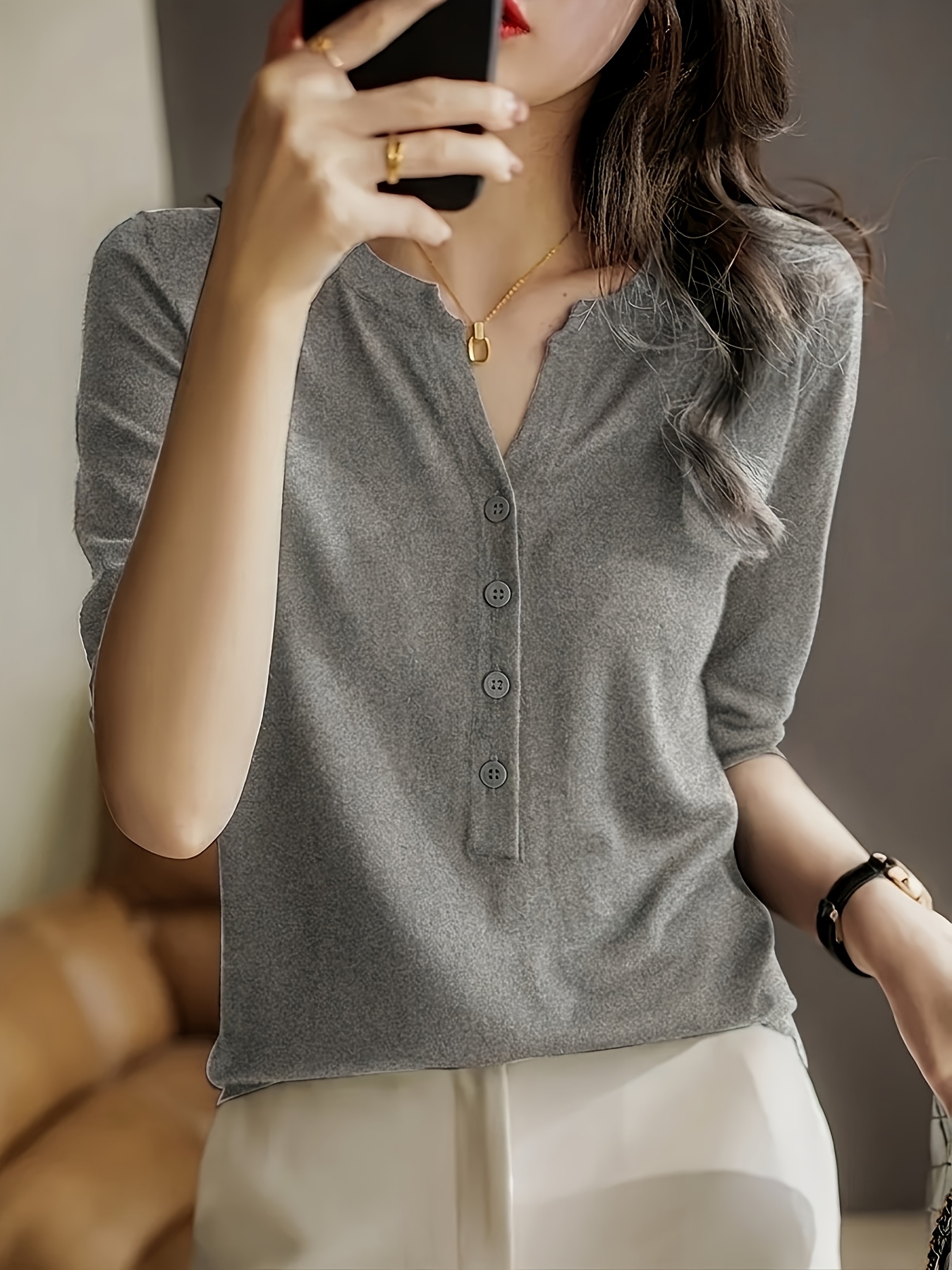 Fine-spun Solid Color Short-sleeve V-neck Casual Top for Women, Lightweight, Loose-fitting,, Fashionable, Simple, and with a High-end Feel