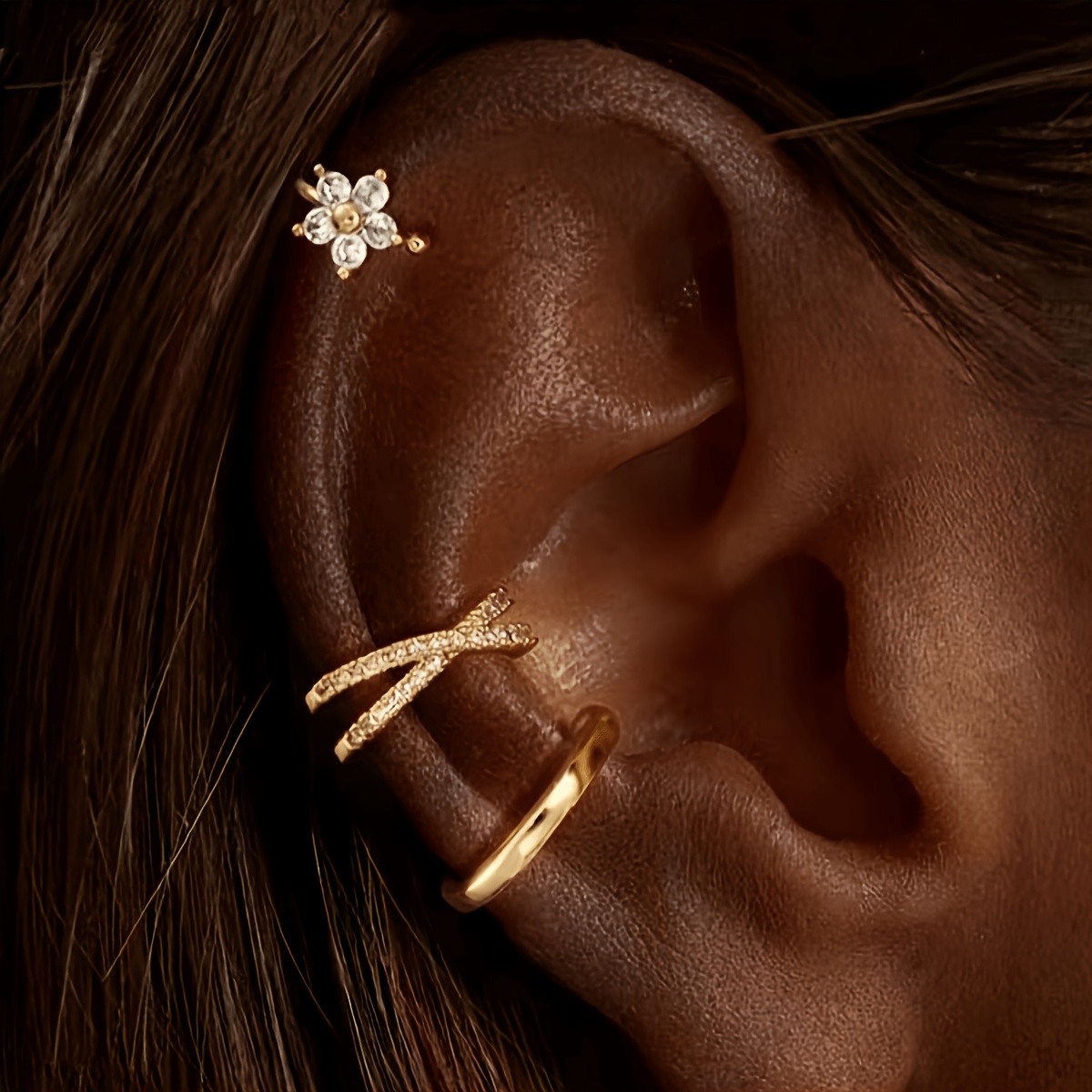 TEMU Juego de 3 piezas de clips de oreja de aro en forma de cruz, elegantes y minimalistas, con detalles florales de circonita sintética simulada.