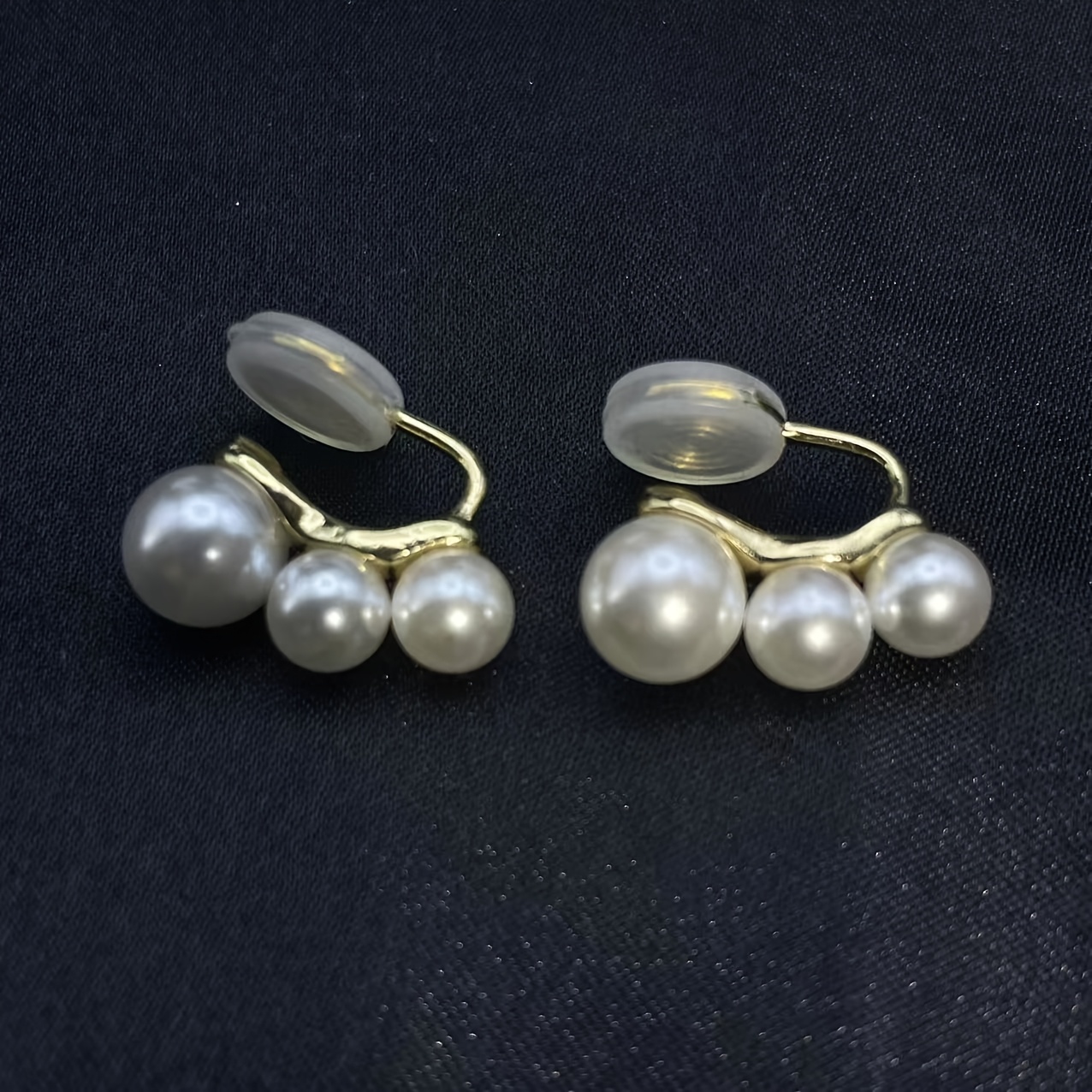 Sexy And Elegant Three-bead Cluster Ear Cuff Earrings, Perfect For Bar Dates And Decorative Wear. Clip-on Design Requires No Piercing