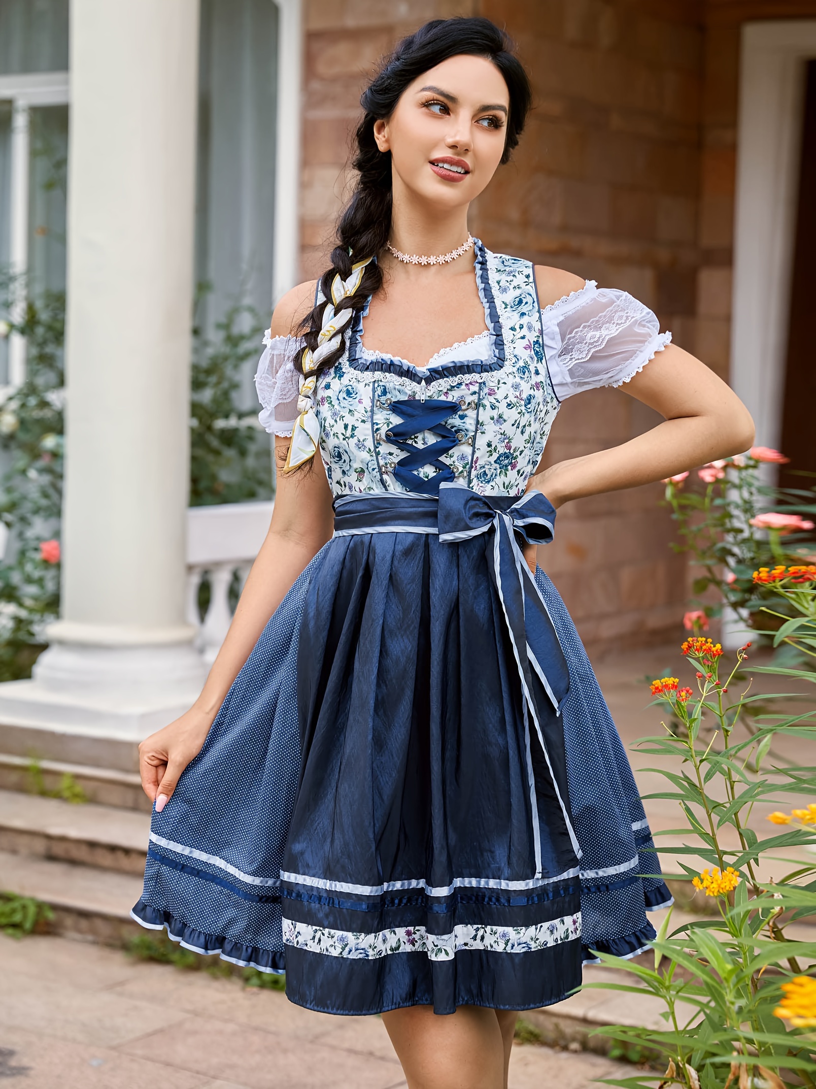 Dirndl Habit Traditionnel Bavarois Photo Libre De Droit De