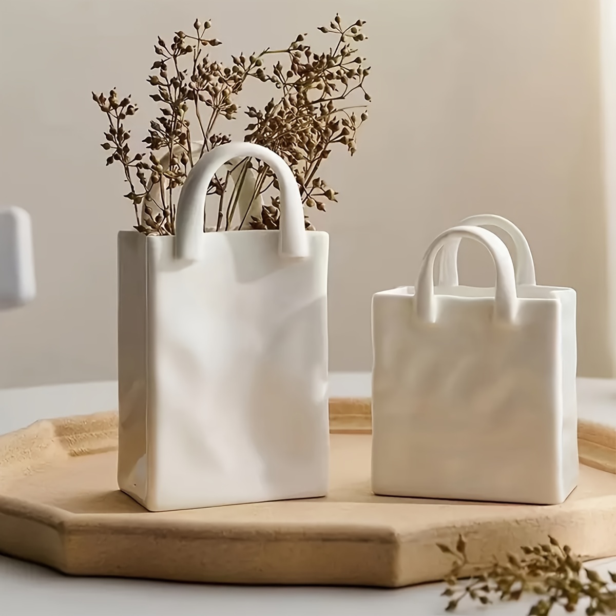 

1pc Imitation Ceramic Vase, Pleated Paper Bag White Vase Decoration, Handbag Bag Modern Simple Light Luxury Resin White Flower Ornament, Boho Home Decoration