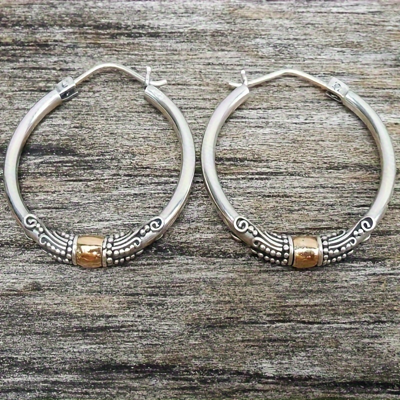 

1pc Vintage Silver-plated Zinc Alloy Hoop Earrings With Carved Pattern, Retro Bohemian Style, Fashionable Women's Gift Accessory