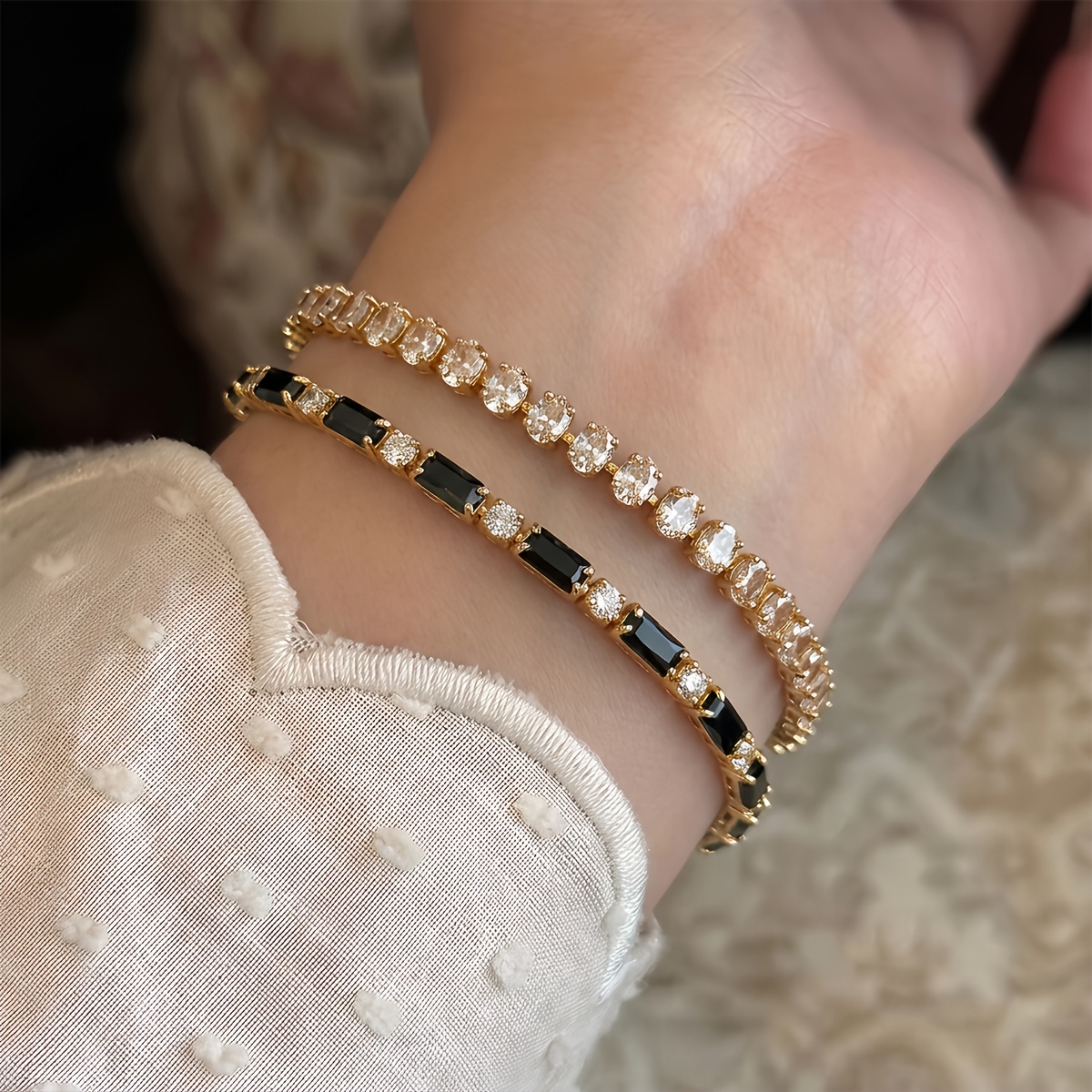 TEMU 2pcs Bracelets Charmants et Étincelants en pour Femmes, Plaqué Or 24K, Incrustés de Noire et Blanche, Ensemble de Bijoux de Luxe , Meilleur