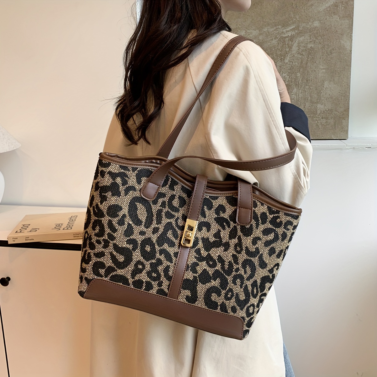 

Large Capacity Tote Bag For Women, Leopard Print Shoulder Commuter Bag With Zipper Closure, Sturdy Brown And Tan Straps, For Use, Travel Tote | Trendy Tote Style | Sleek Zipper Closure