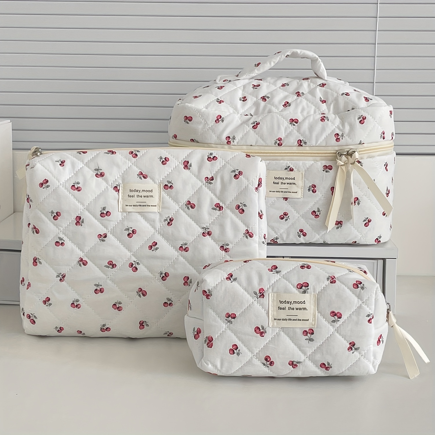 

3pcs Quilted Sauce Fruit Cosmetic Bag, High-looking Original Fashion Storage Bag, Portable Large-capacity Skin