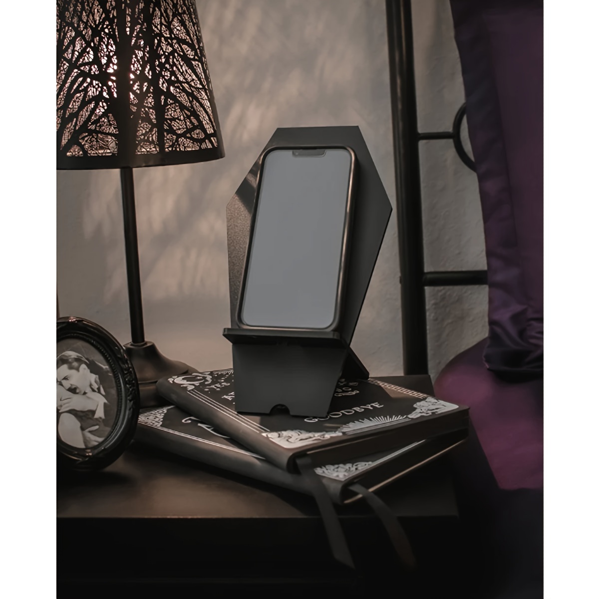 

3d Printed Black Phone Stand: Convenient Indoor/outdoor Use, Perfect For Halloween Or Any Occasion - Pp Material