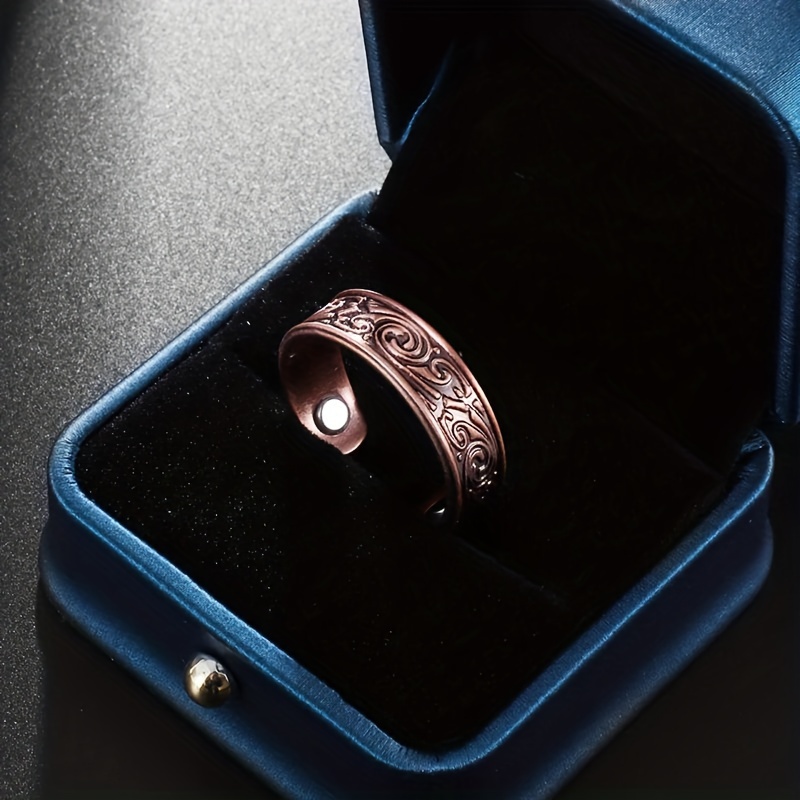 

Anneau en Cuivre Ajustable pour Hommes de Style Vintage [Élégance Quotidienne] - Hypoallergénique, Design Tourbillonnant Intricat, Accessoire de Mode Décontracté pour Tenue Décontractée