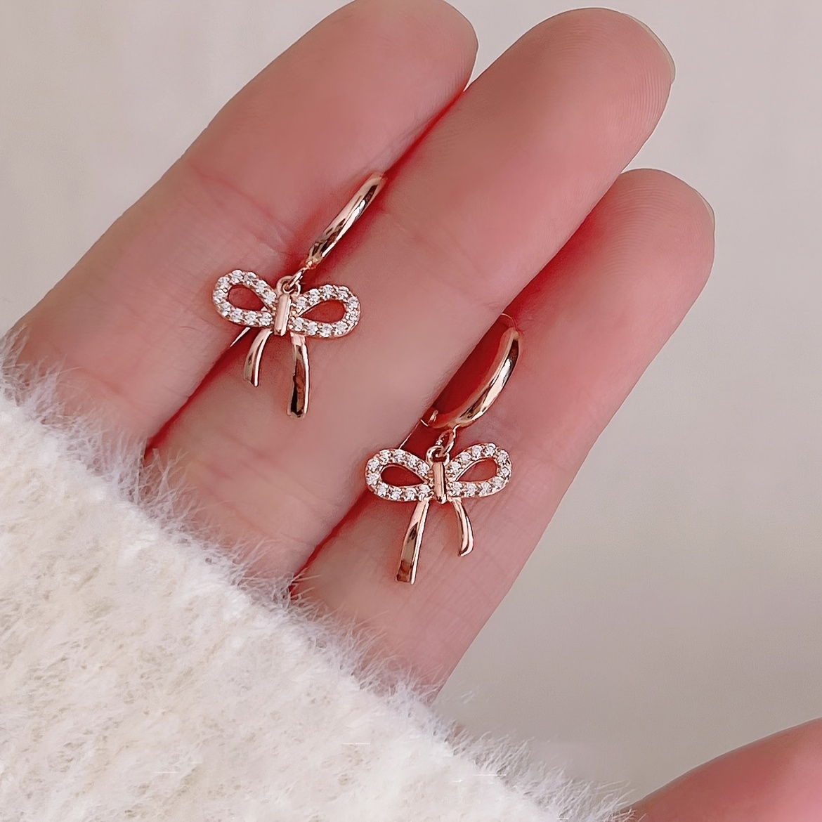 1 Pair Of Simple And Versatile Christmas Bow Earrings For Women, Exquisite And Elegant Thanksgiving Ear Cuffs, Fashionable And Versatile Ear Accessories