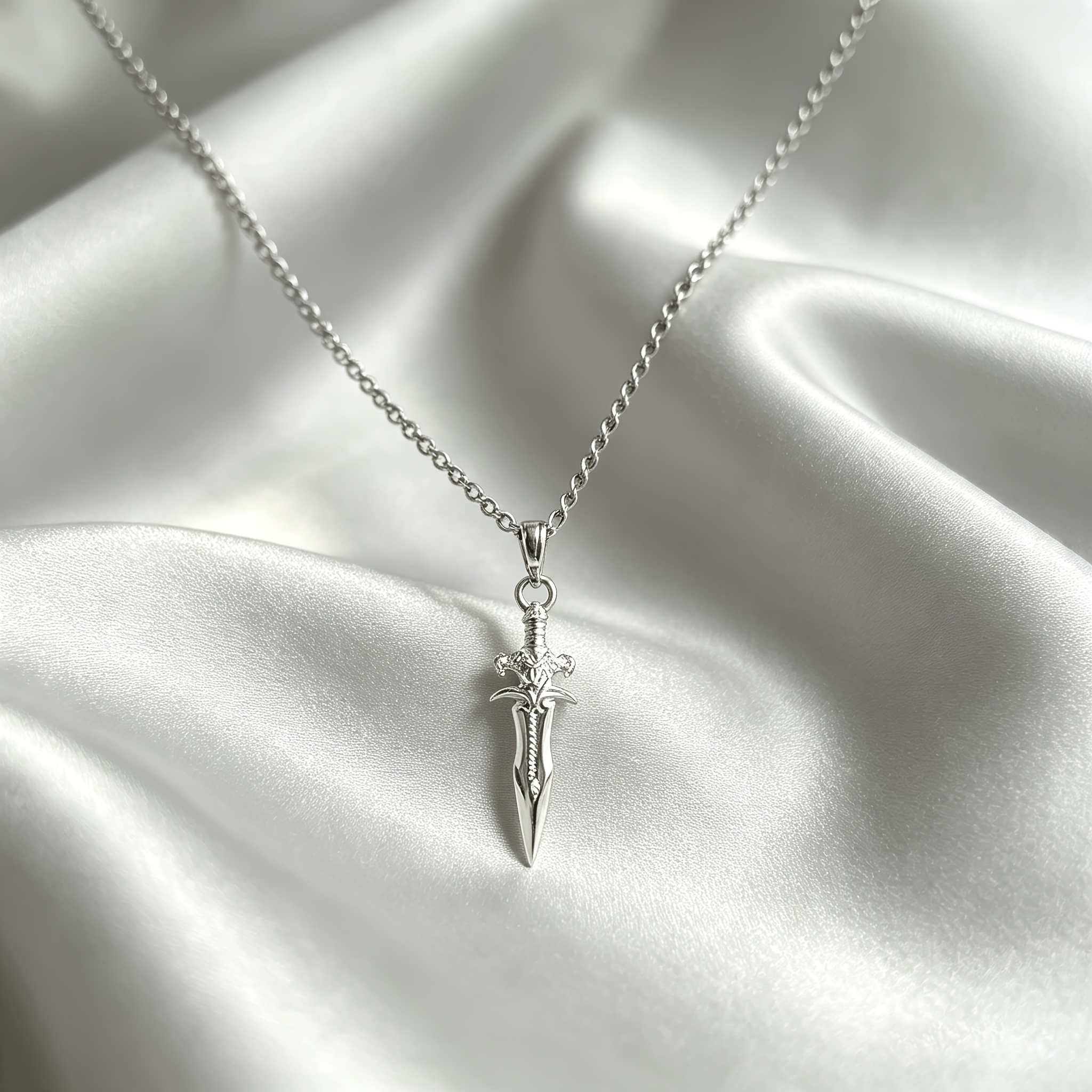TEMU Collier pendentif épée vintage pour homme et femme avec un design hip-hop unique, chaîne de clavicule argentée dorée, accessoires tendance et