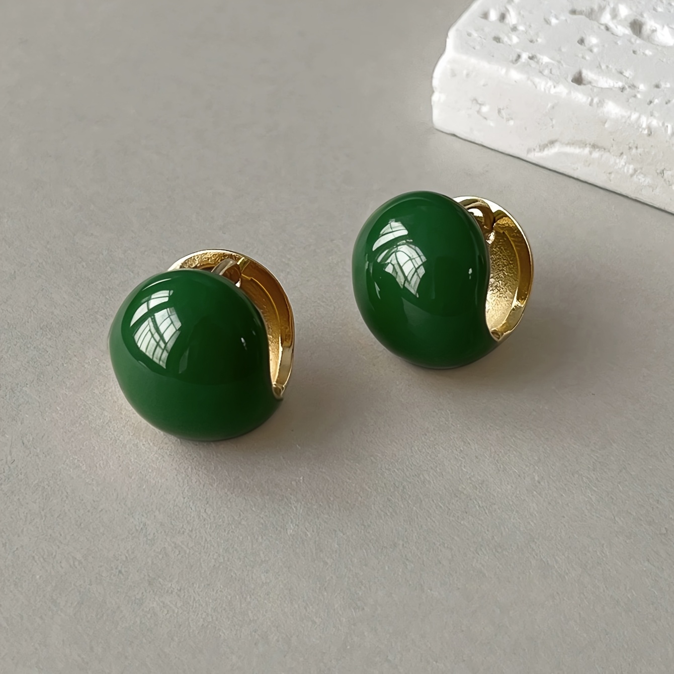 TEMU 1 par de pendientes de clip para mujer, versátiles y de moda, de lujo , minimalistas, elegantes y sofisticados de estilo vintage, con esmalte de