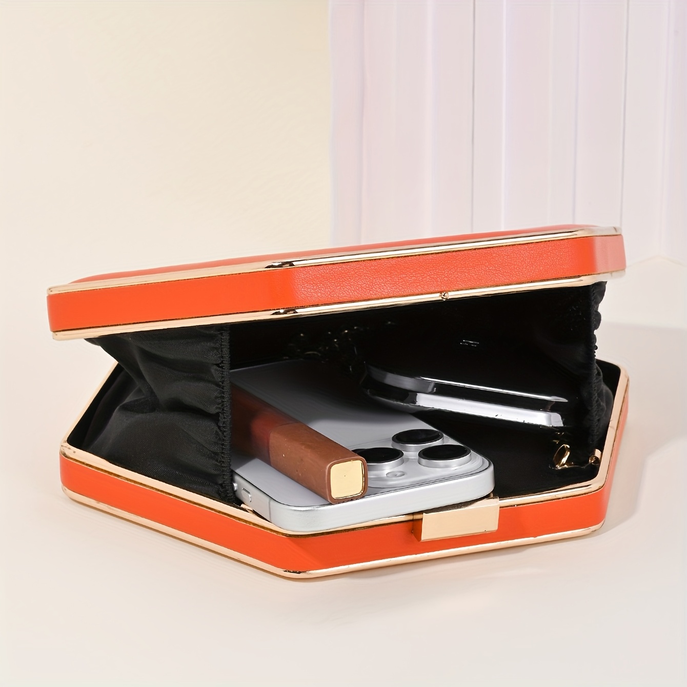 Elegant Hexagonal Clutch Bag with a Large Chain, Perfect for Evening Events, Parties, And Weddings.