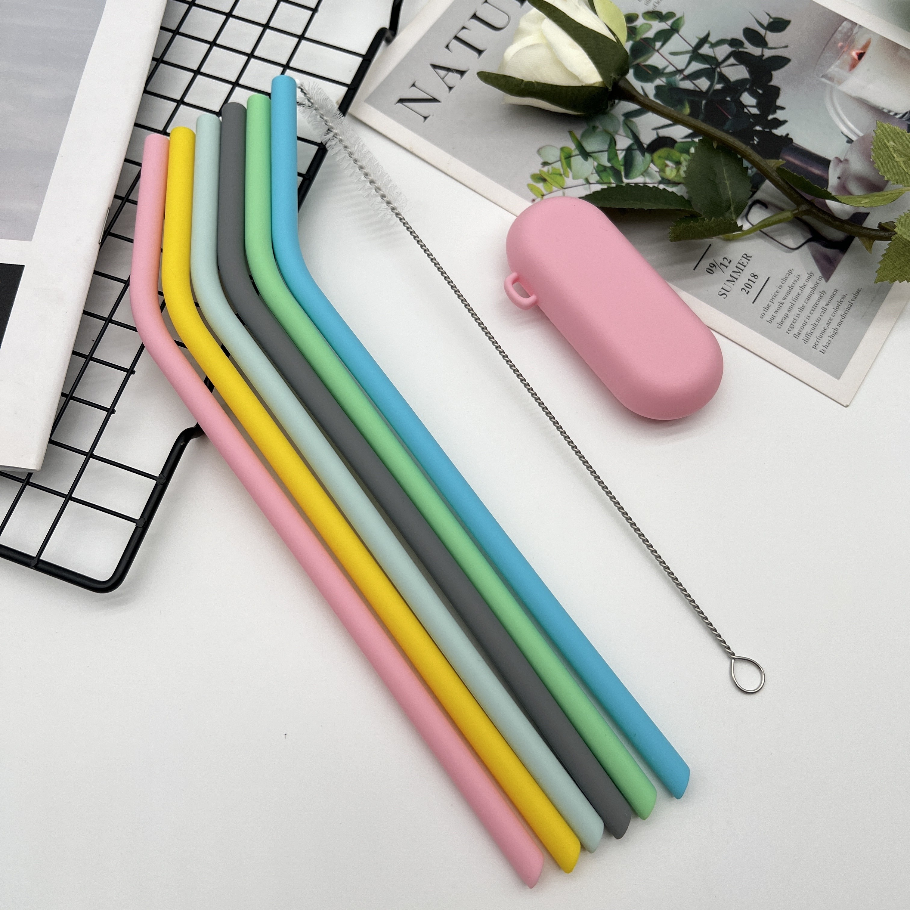 

Ensemble de 6 en silicone réutilisables et brosses de nettoyage, à haute température pour café, thé et camping en , tubes droits et courbés disponibles