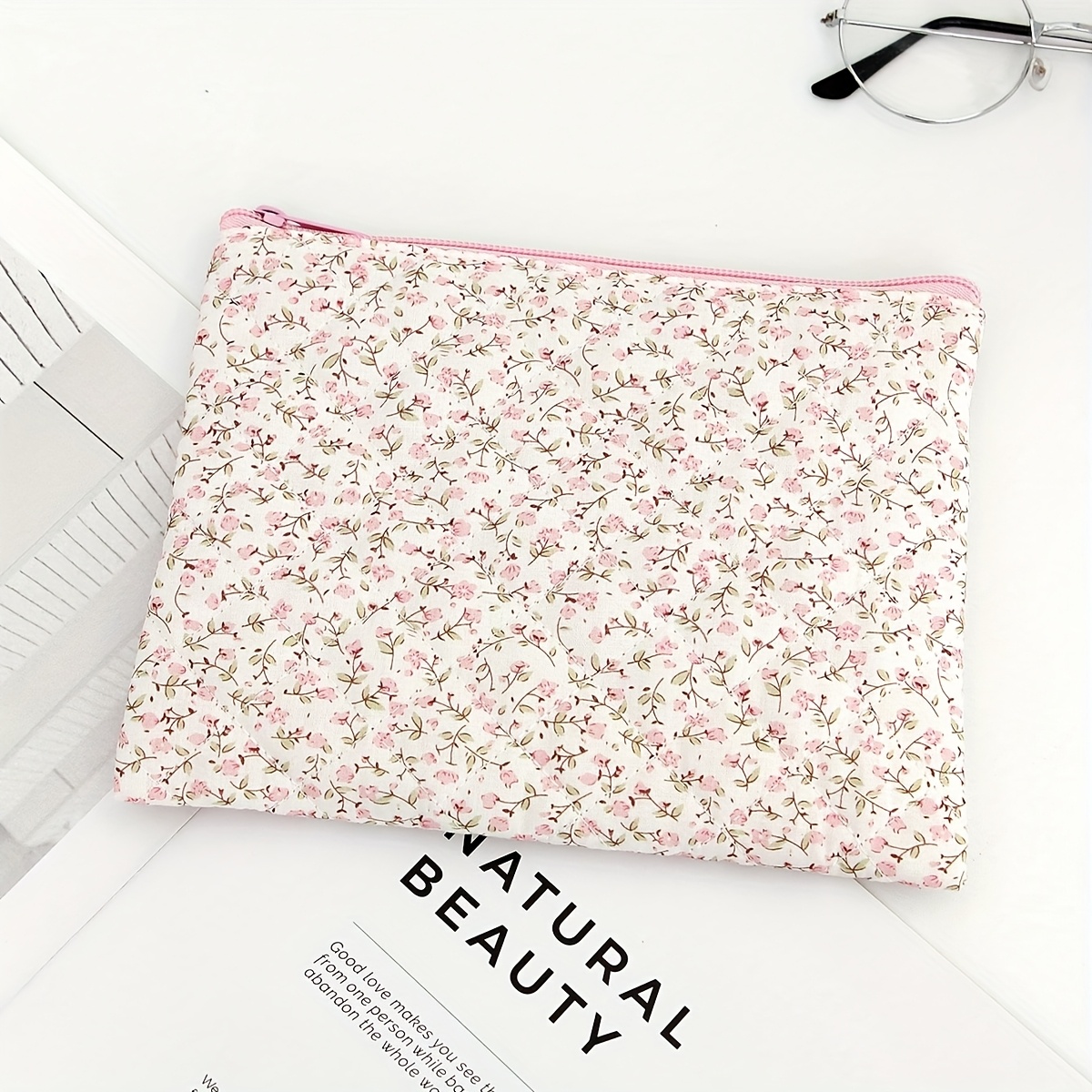 E-shop 1 Stück Damen Kirsch-Schleifen-Kosmetiktasche, Reise -Kulturbeutel mit Zipper, kleine Vintage Toilettentäsche für Kosmetikartikel, tragbare