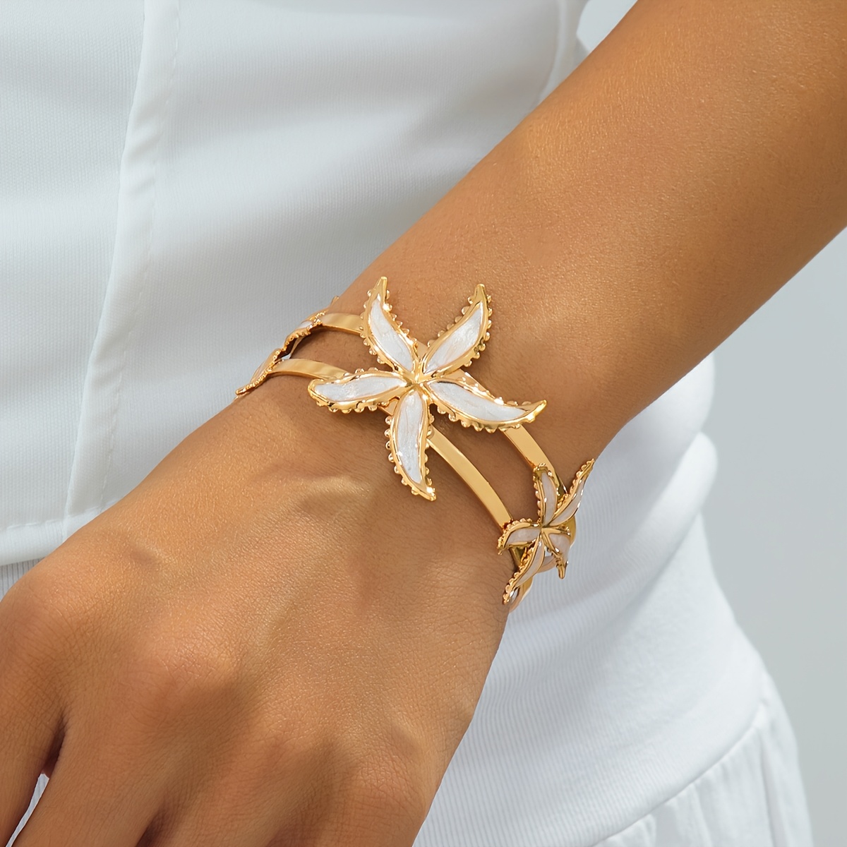 Stylish Minimalist Floral Drip-Painted Open Bangle Bracelet