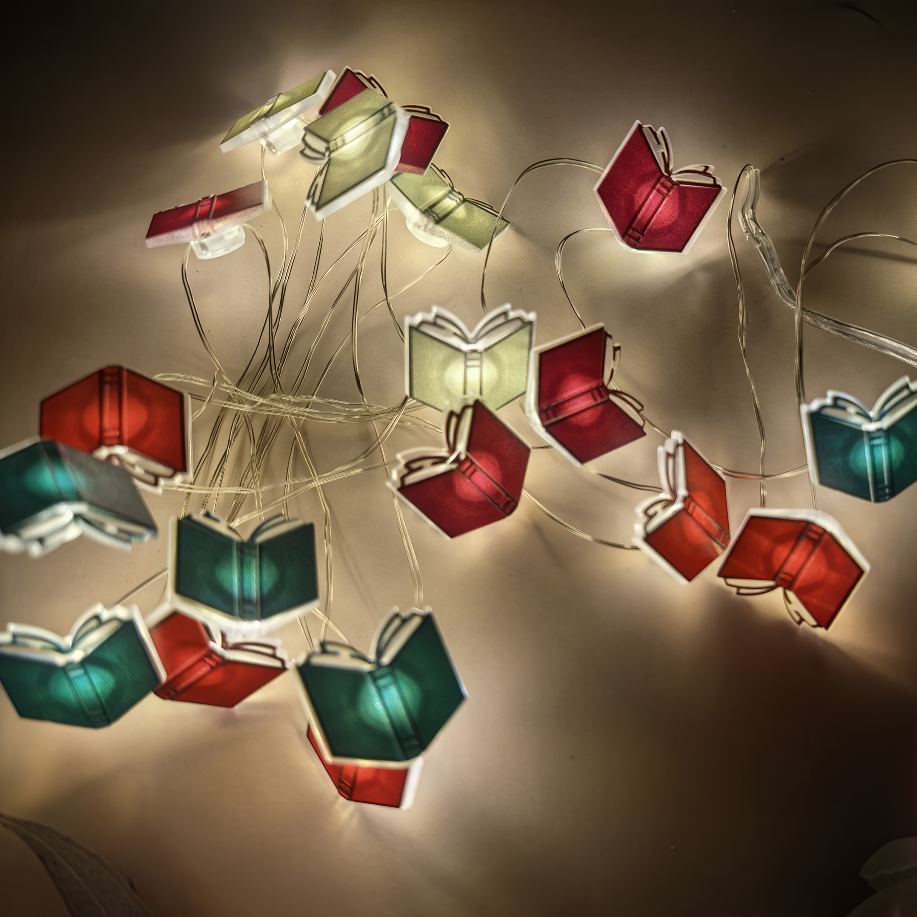 TEMU Catena Luminosa LED a Forma di Libro Creativa, Illuminazione di Rame a Batteria, Decorazione per Studio e Camera da Letto, Regalo per le Feste,