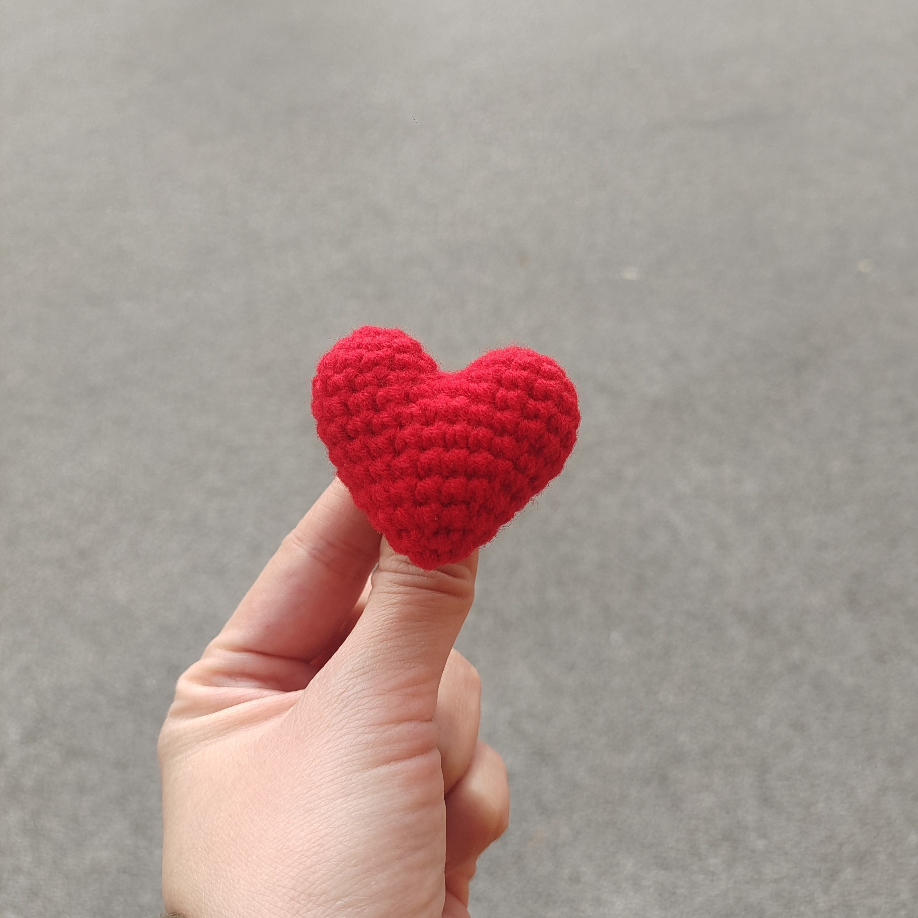 Image of 1 Handmade Crochet Creative Heart Brooch, Fashion Accessory, Ideal Gift , Party Gift, Gathering Gift, Valentine's Day Gift, Simple And Elegant Style