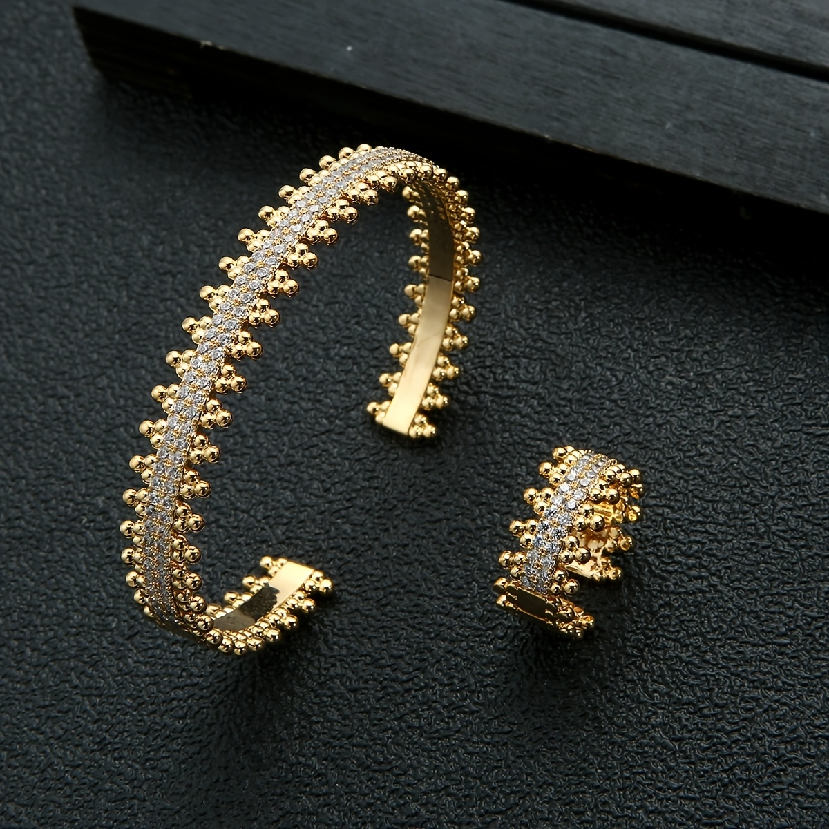 E-shop Europäisches amerikanisches Vintage-Set aus verstellbarem Armband Ring im leichten Luxus-Kronen-Stil, minimalistischer Stil