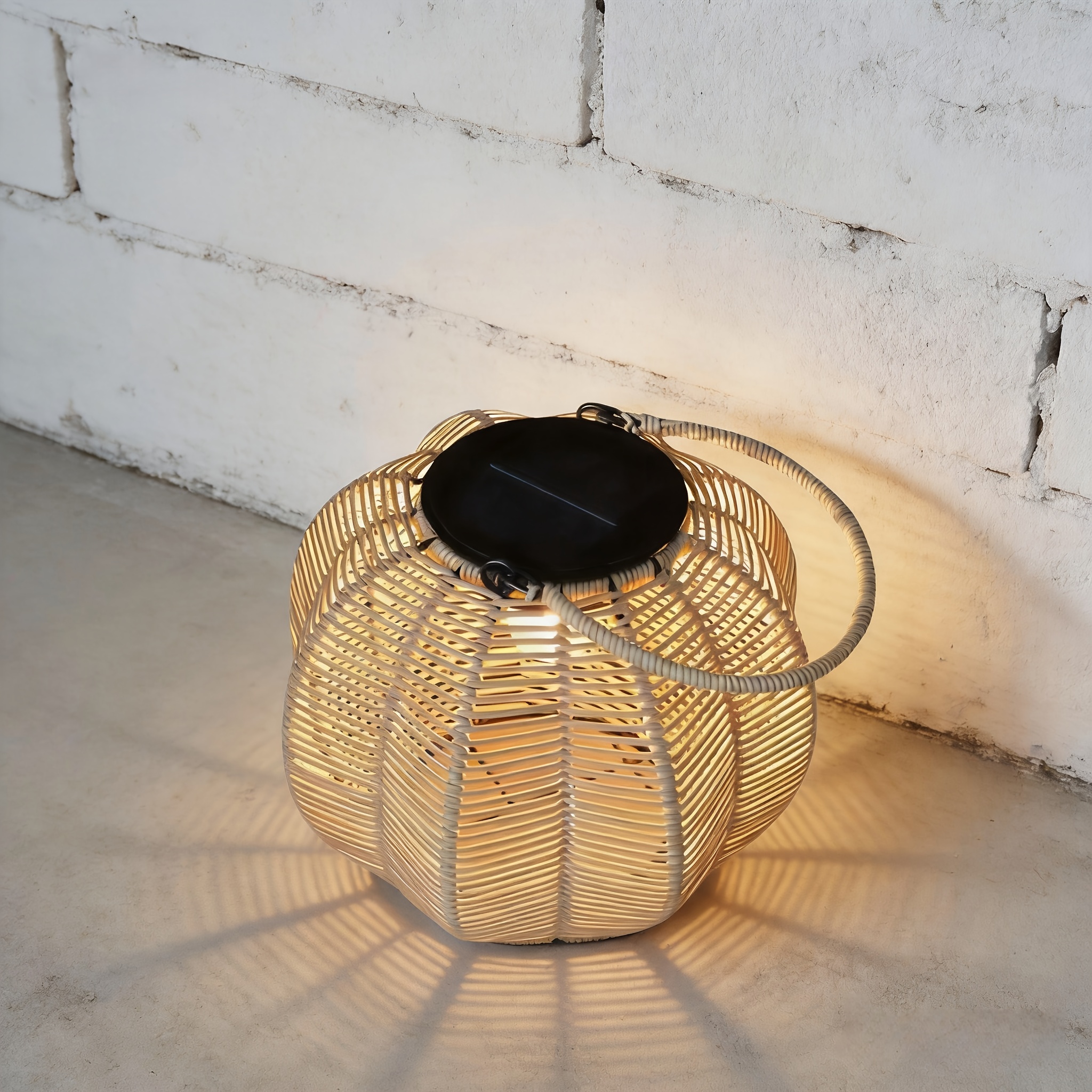 Outdoor Hand-Woven Solar Lantern with Handle, Hanging & Standable Solar Garden Decor Light, Perfect for Courtyard, Patio, Porch, Lawn, Pathway, Wedding and Home Decoration