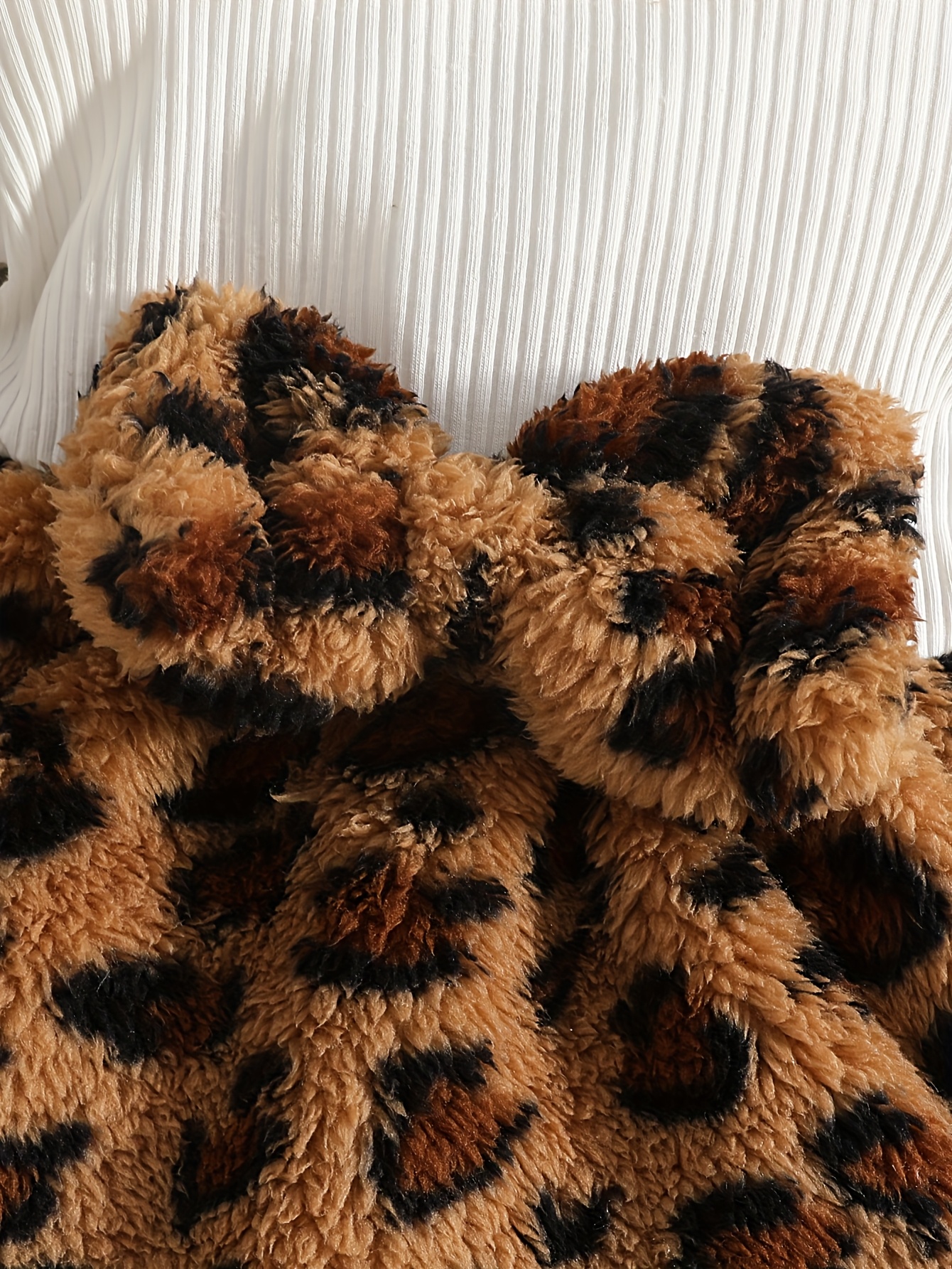 فستان بناتي بطبعة الفهد وأكمام ناعمة مع ياقة مكشكشة وتفصيلة ربطة خلفية - دفء الشتاء، خصر مرن وقصة A-Line، طقم بني/أسود/أبيض بطبعة حيوانية للأطفال حتى 12 شهرًا، للمناسبات العادية والرسمية، أزياء شتوية سهلة العناية، فستان بأكمام طويلة وحافة مكشكشة مع تفصيلة ربطة، قماش ناعم للخريف والشتاء، مقاس مريح، مثالي للأنشطة الخارجية