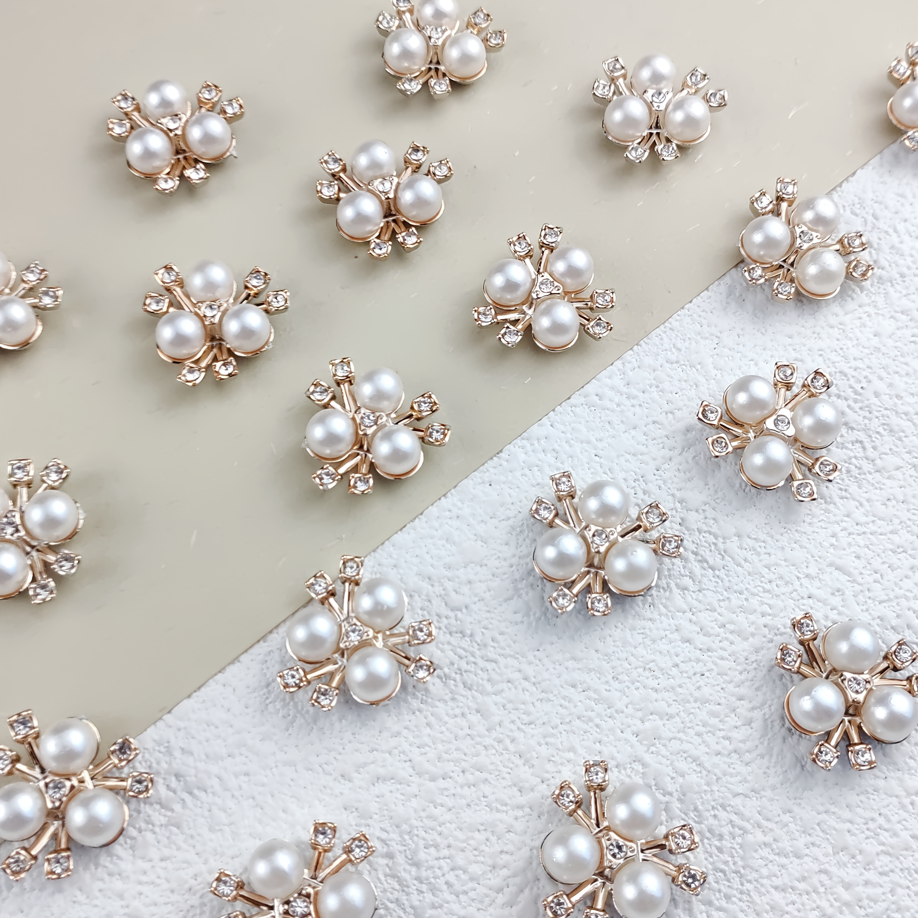 E-shop 42-teilige Strass-Blumen-Aufnäher – funkelnd aufgenähte Patches für DIY-Kleidung, Haaraccessoires, Schuhe andere dekorative Bastelprojekte