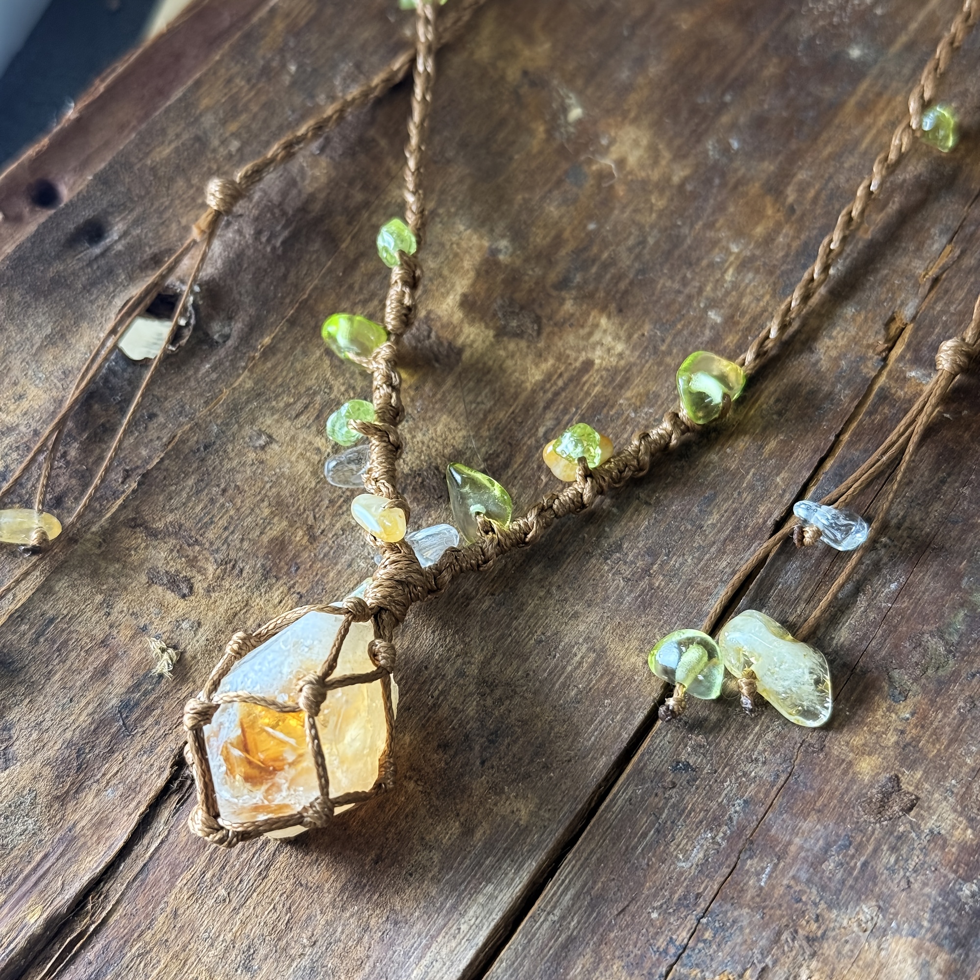 TEMU Bohemian Style Macrame Natural Synthetic Artificial Crystal And Peridot Synthetic Artificial Crystal Necklace, Synthetic Artificial Crystal