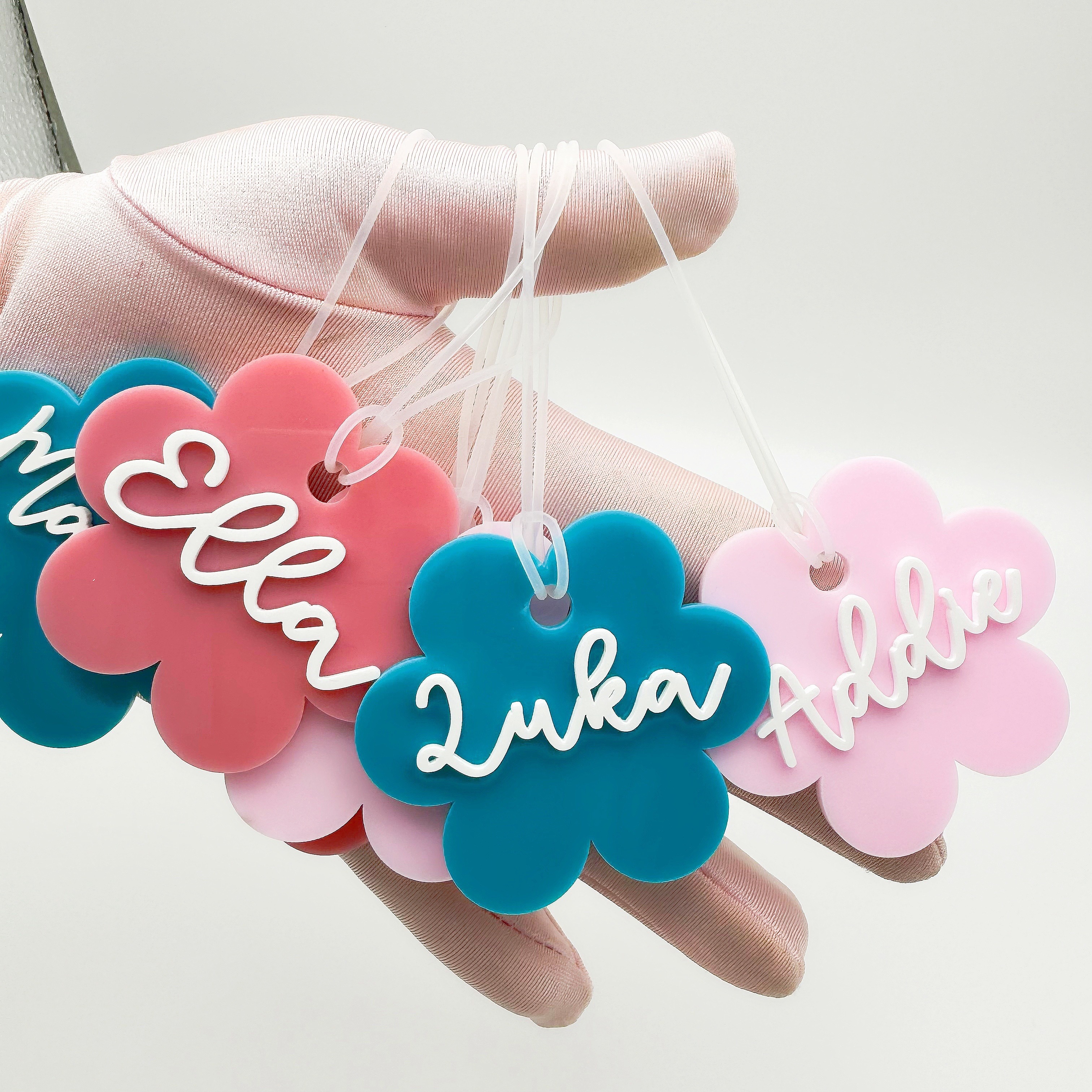 

Custom Acrylic Name Keychain - Personalized Floral Silicone Ring With English Letter Pendant, Perfect For Luggage Tags & Back-to-school Gifts