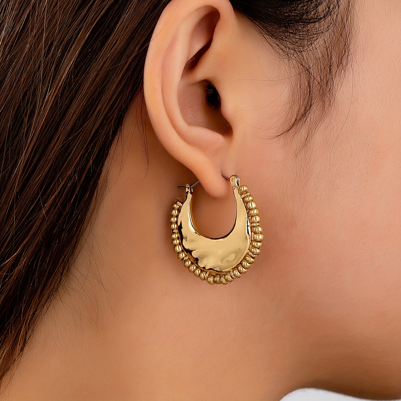 A Pair Of Simple -shaped Hand-woven Lace Bean Earrings With A Designer Aesthetic, Versatile Fashion
