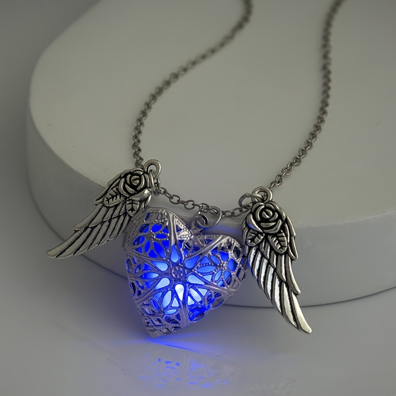 

A Copper Heart And Zinc Alloy Golden Wing Night Luminous Pendant Necklace ( After Absorbing Light, Won't Glow Without Absorbing Light, Requires Strong Light, Purple Light Is The Best Choice)