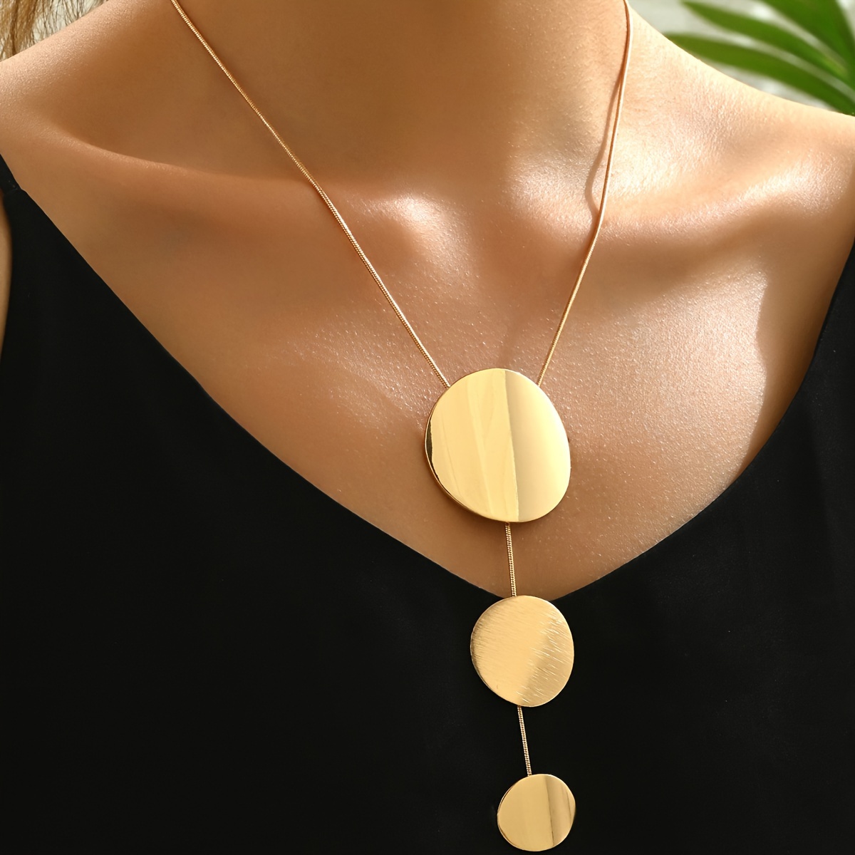 

Elegant Golden-tone Geometric Pendant Necklace For Women - Sleek Alloy With Thin Snake Chain, Casual Attire In Autumn & Winter, Cute Necklace