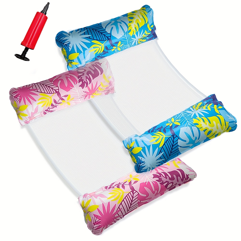un juego de   hamacas flotantes inflables con diseños de hojas, hechas de pvc  , ideales para  , fiestas en   y   con un pequeño carrito.