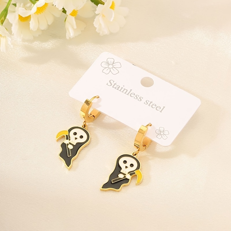 Gothic Halloween Dangle Earrings with Skull Design