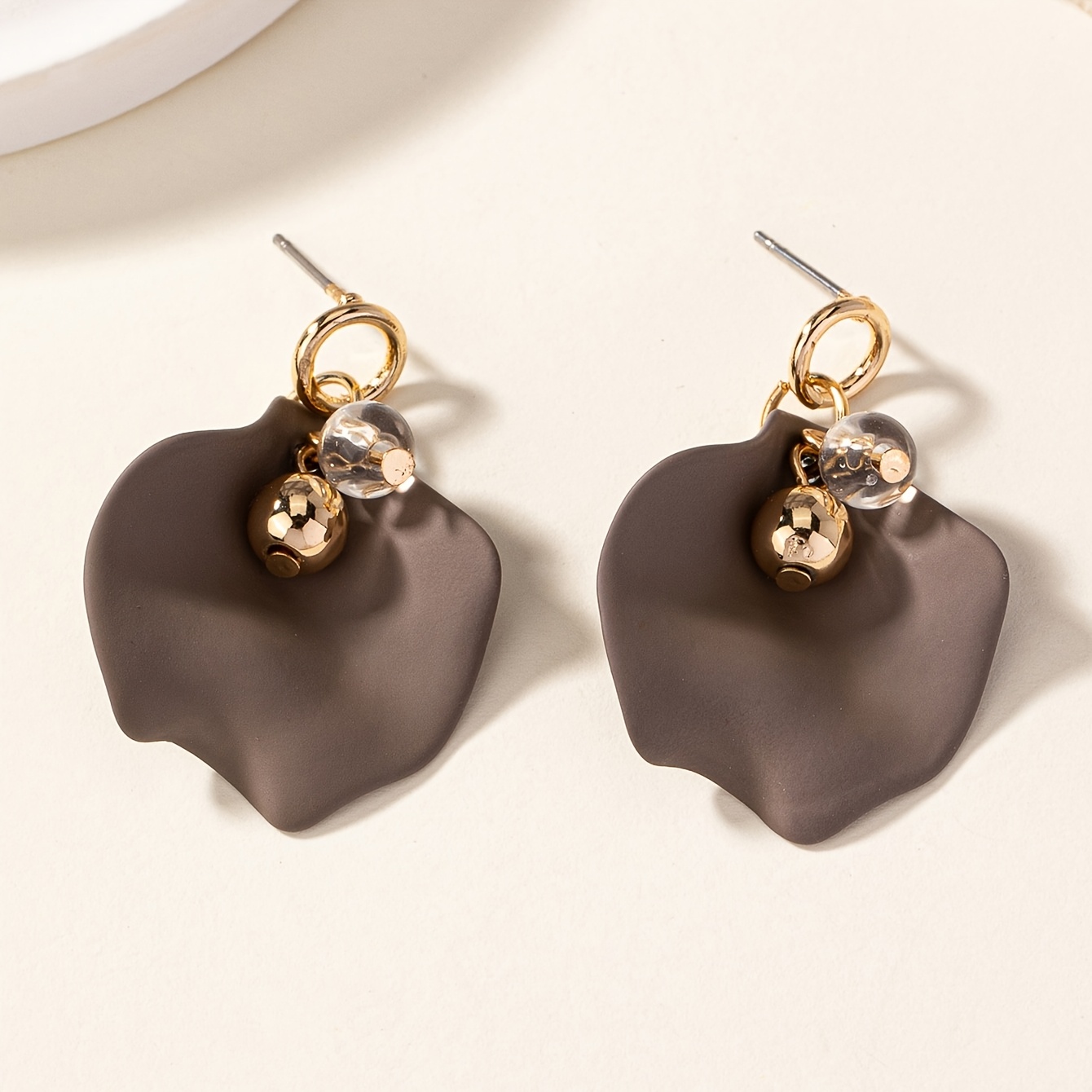 Image of A Pair Of Elegant And Sweet Acrylic Floral Earrings For Women, Perfect For Holidays, Birthdays, Dates, Parties, Vacations, Shopping, And Daily Commuting Accessories
