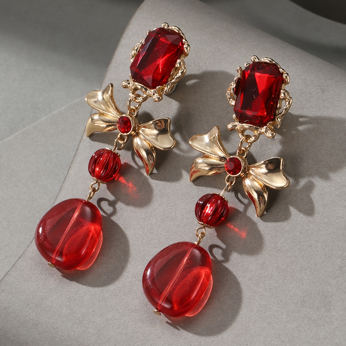 Paire De Boucles D'oreilles Clips Vintage - Pendantes, Fermoir à Clip, Bijou Rétro Et élégant