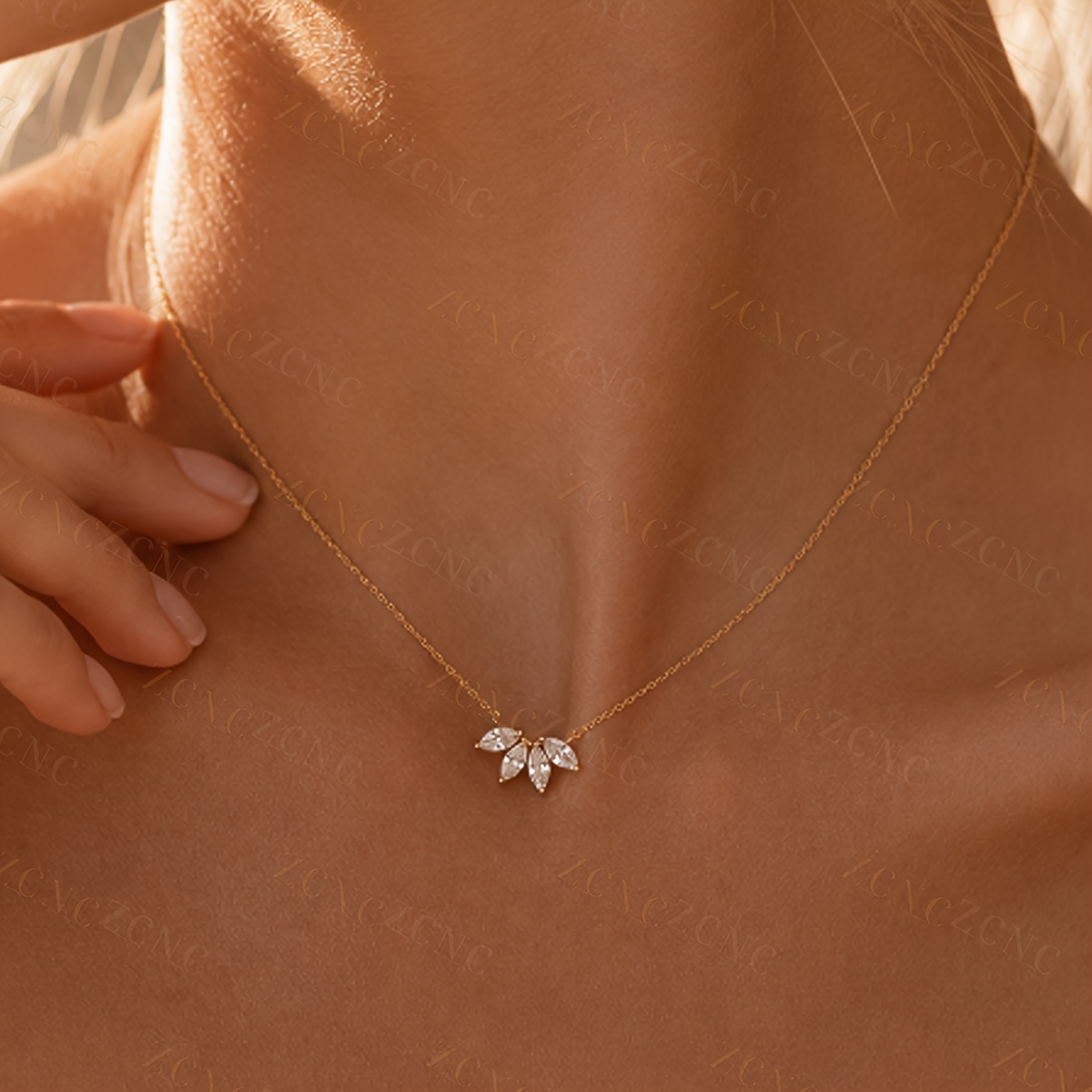 TEMU Znice 1 pièce Collier pour femme en acier inoxydable 304 plaqué or , Ras du cou avec pendentif feuille , Collier minimaliste hypoallergénique et