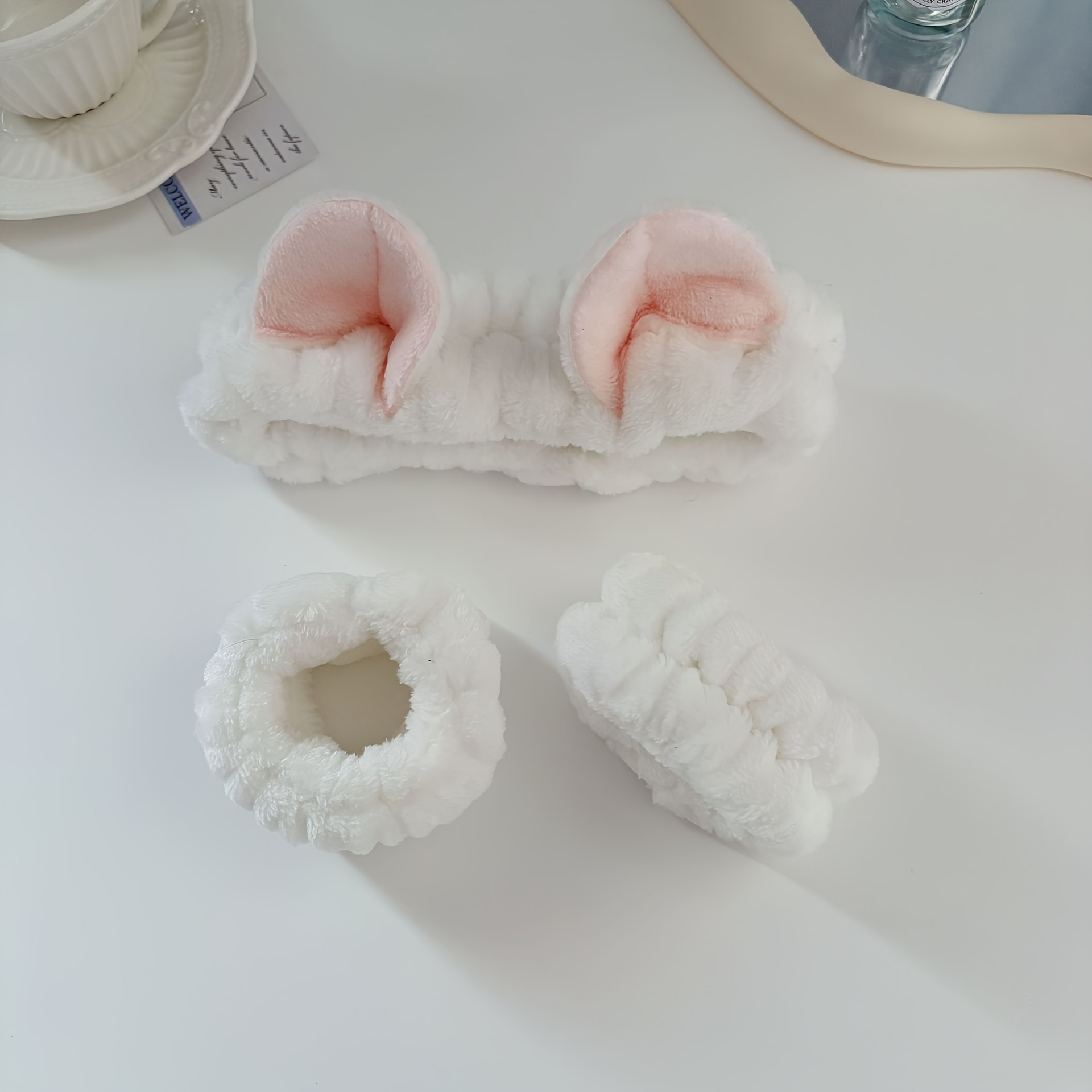 TEMU Ensemble 3 pièces Chat de Dessin de Haute Qualité et Écologique : Adorable Serviette de Visage en Peluche à Oreilles de Chat + 2 Bracelets |
