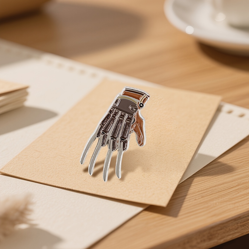 TEMU 1pc Enamel Brooch Vintage 80s Horror Movie Fan Classic Pin Collectible Gift Suitable For Backpacks, Clothing, And Pants - A Fun And Unique Accessory