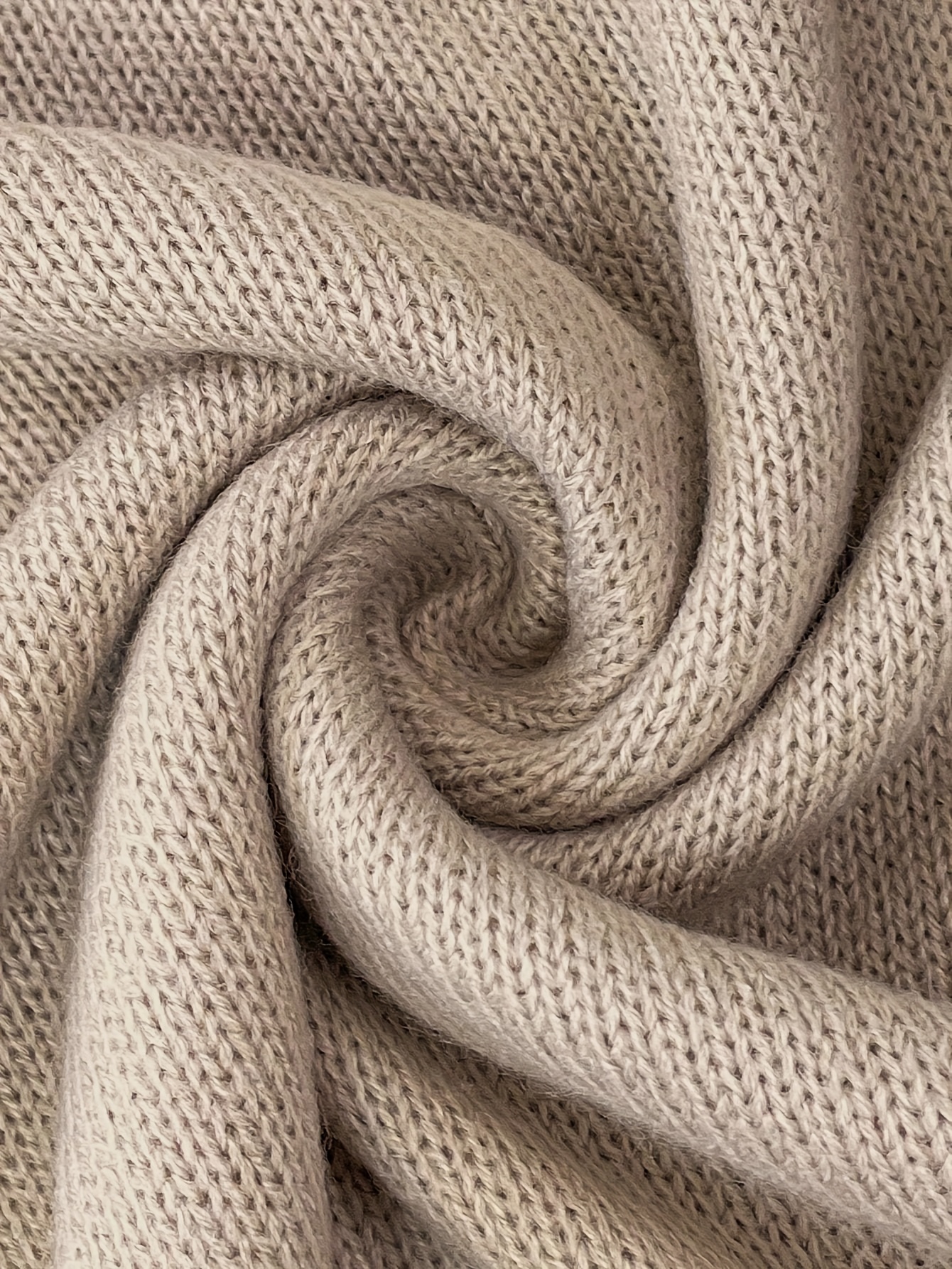 Plus Size Damen Outfit mit braunem Colorblock Sweater und Hose – Rundhals, Langarm, Stretch