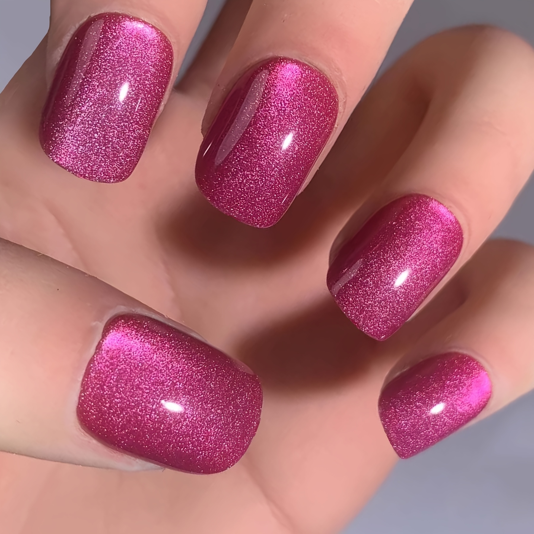 

24 faux ongles courts carrés à pression, brillant œil de chat avec à paillettes fines, réutilisables avec 1 lime et 1 colle gelée, brillance et polyvalente.