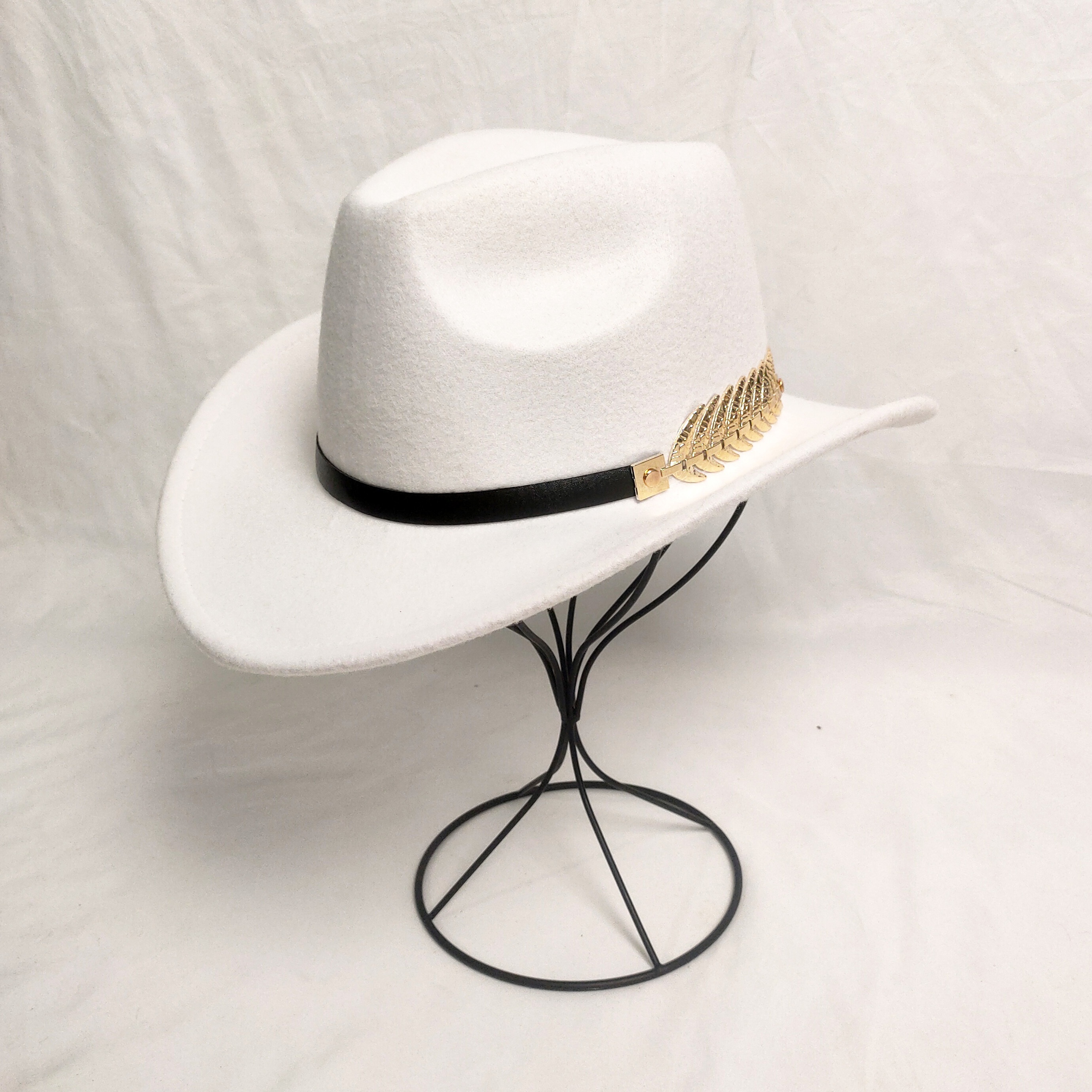 

Stylish Felt Cowboy Hat With Band - Perfect For Western Themed Events