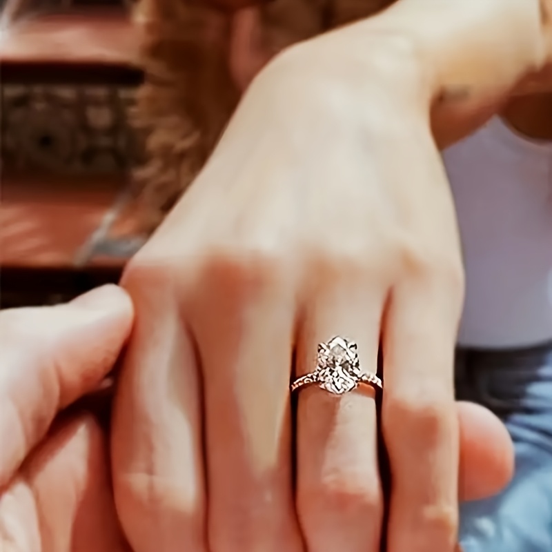 Women's Oval Cut Synthetic Zirconia Engagement Ring