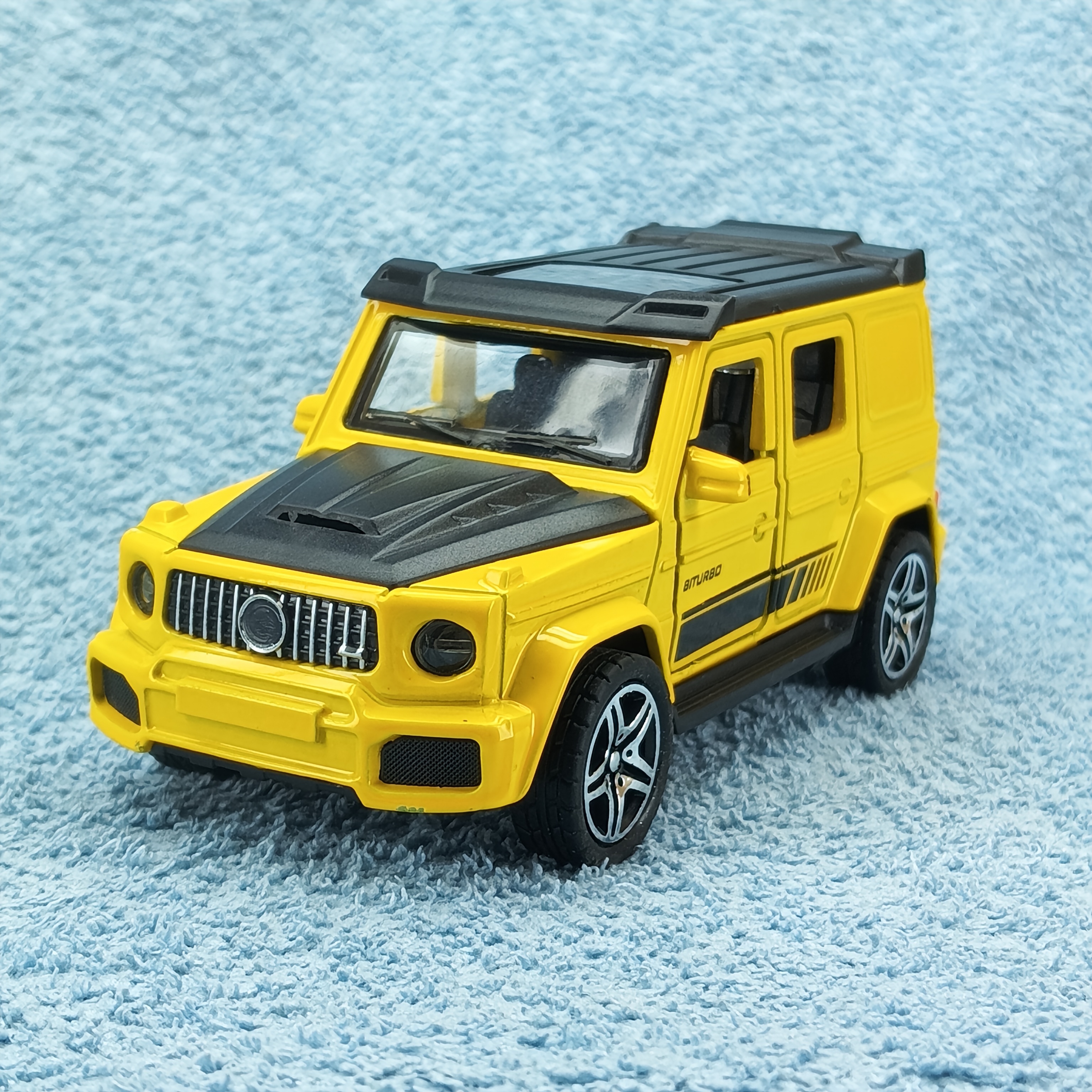 Collectible SUV Model Off-Road Vehicle Alloy Material Pull Back Function Boy Toy Gift, The Main Driver And Passenger Seats Can Open The Front Hood And Trunk Can Be Opened, a Gift for Children Is Very Suitable