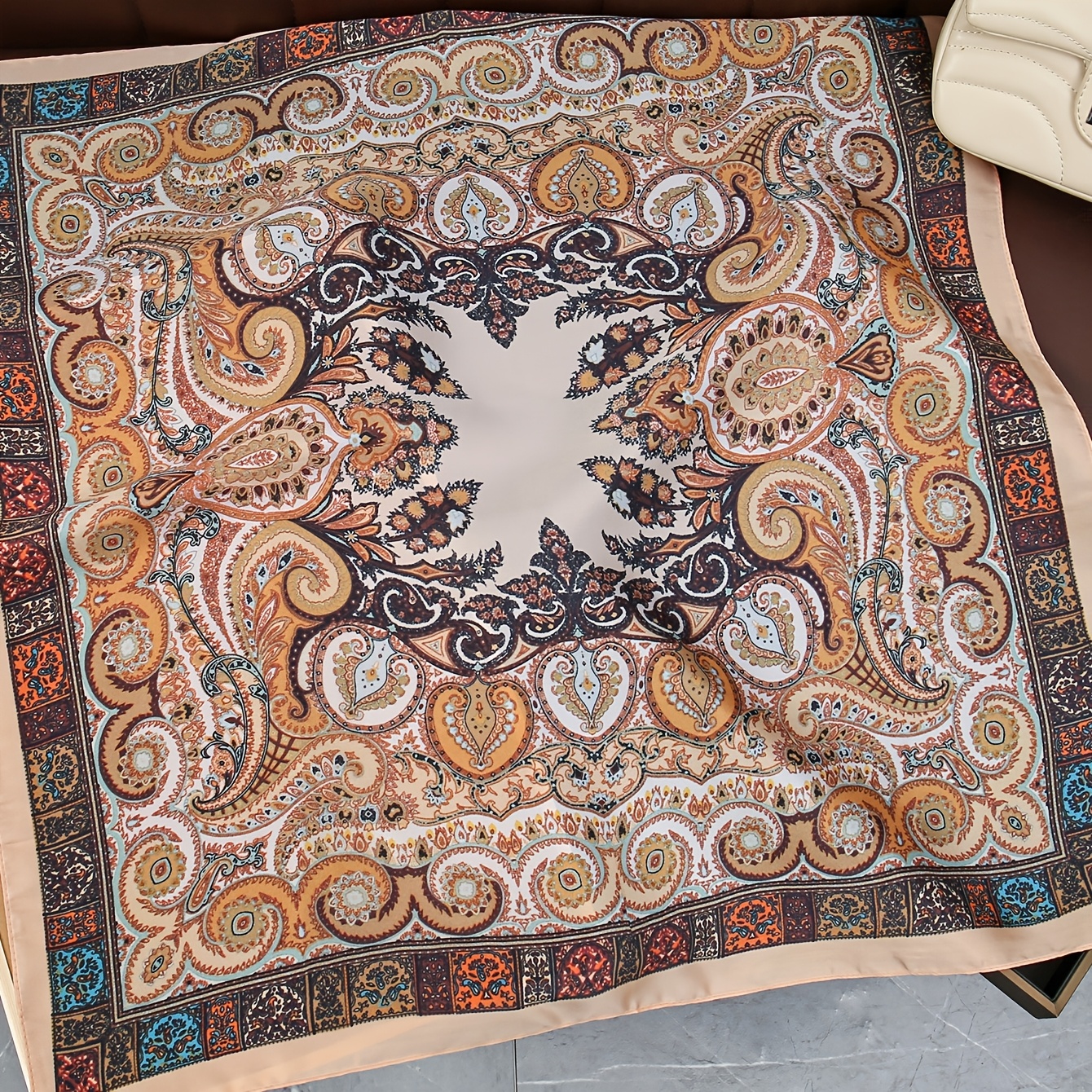E-shop Damen Vintage Paisley Quadratisches Tuch - 70 cm, geeignet als Halstuch & Haarbandana, Retro-Schal mit Satin- für den , Wärme & elegantes